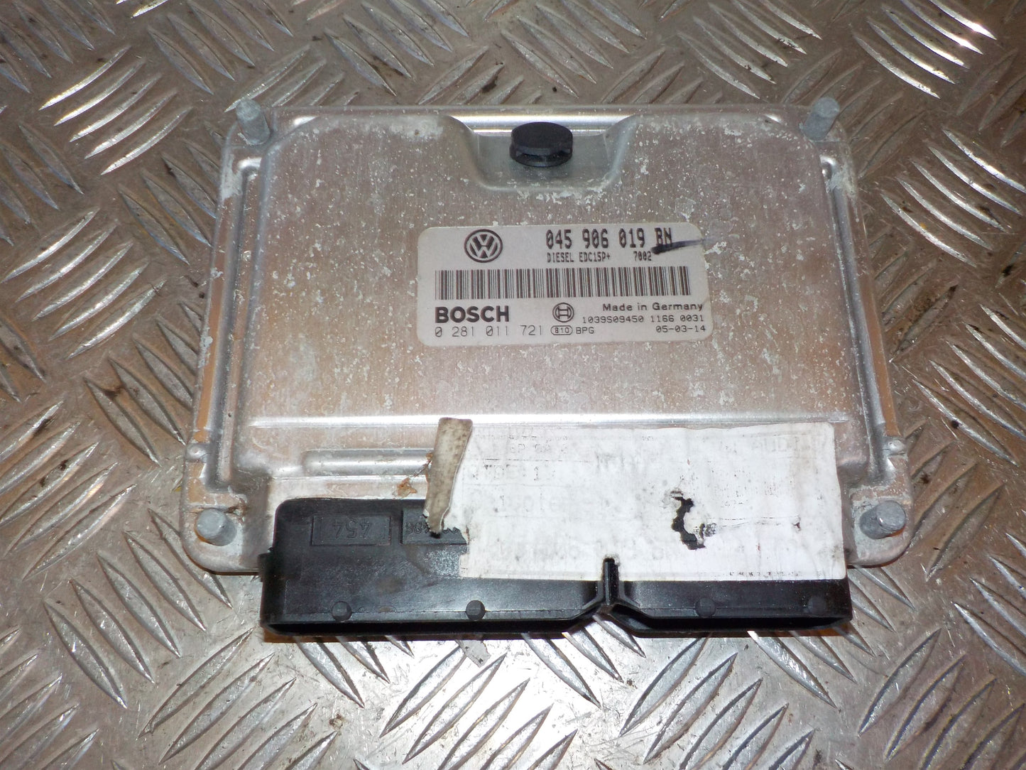 VW Fox 5Z Motorstyring - Motorstyreboks - Injection Elboks Med OEM Nr. 0281011721 Fra VW Ophugger