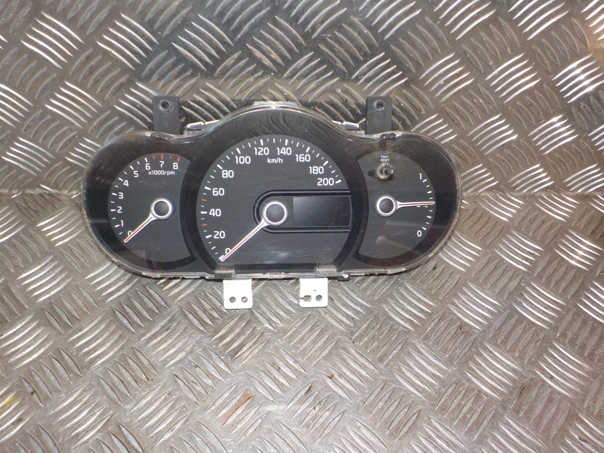 Kia Picanto Speedometer - Instrument Med OEM Nr. 940331Y119 Fra Kia Ophugger