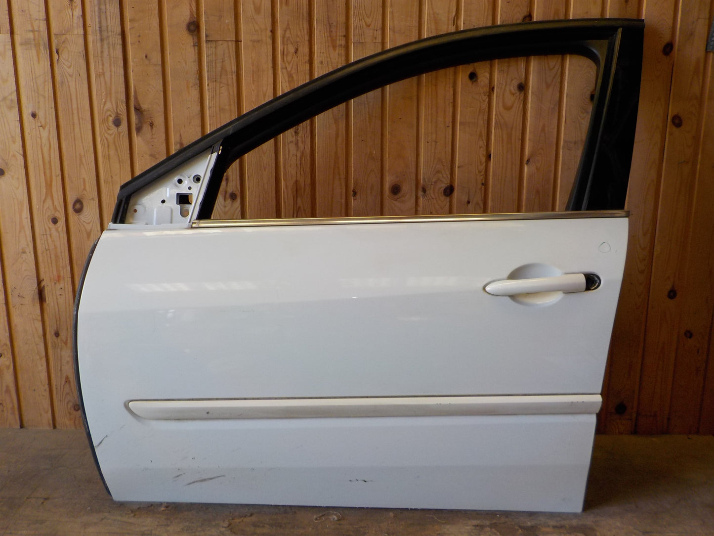 Renault Laguna 3 Fordør V Med OEM Nr. 801010025R Fra Renault Ophugger