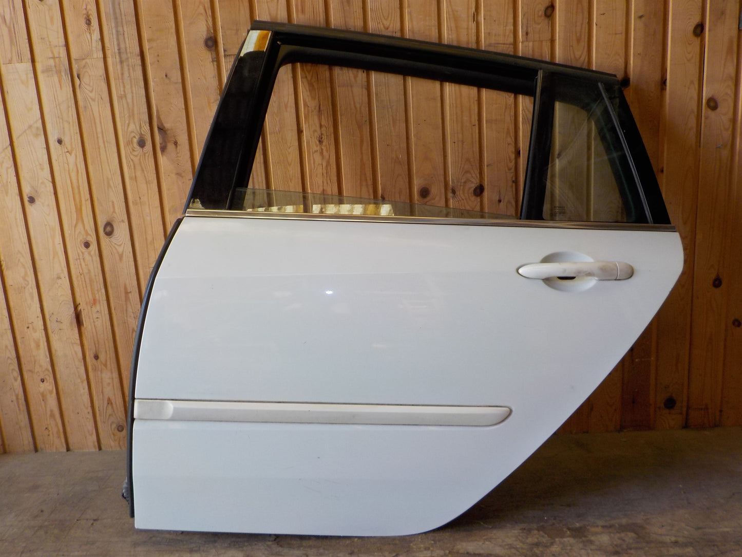 Renault Laguna 3 Bagdør V Med OEM Nr. 821010024R Fra Renault Ophugger