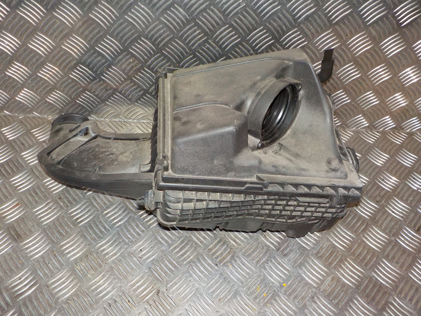 Renault Laguna 3 Luftfilterkasse Med OEM Nr. 8200787623D Fra Renault Ophugger