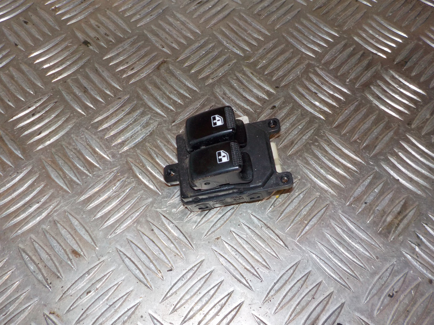 Kia Picanto Kontakt Rudehejs Med OEM Nr. Ophugger Fra Kia Ophugger