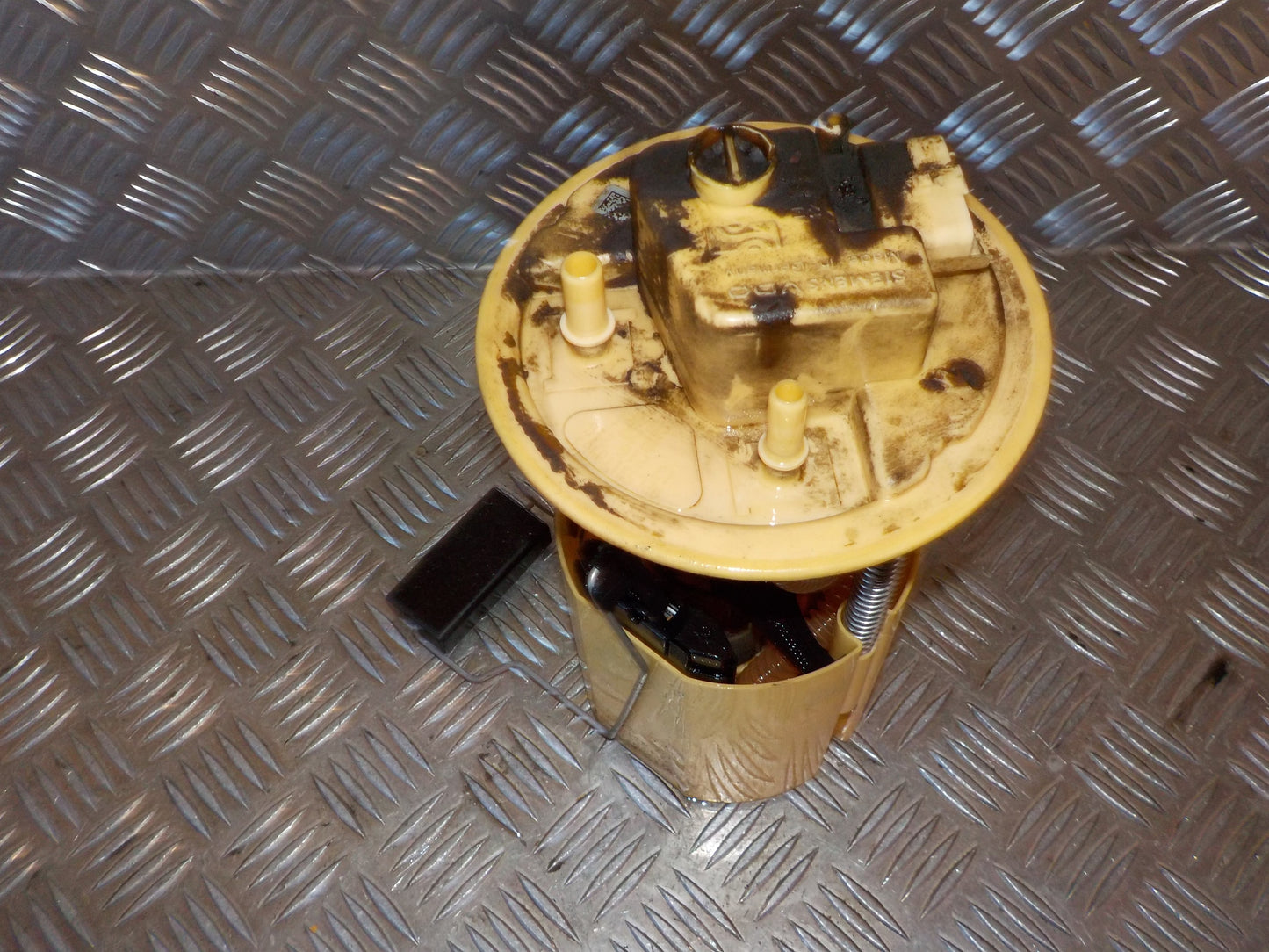 Opel Corsa D Benz/Brændstofpumpe El Med OEM Nr. 13216316 Fra Opel Ophugger