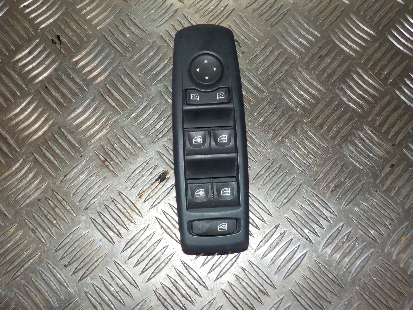 Renault Laguna 3 Kontakt Rudehejs Med OEM Nr. Ophugger Fra Renault Ophugger