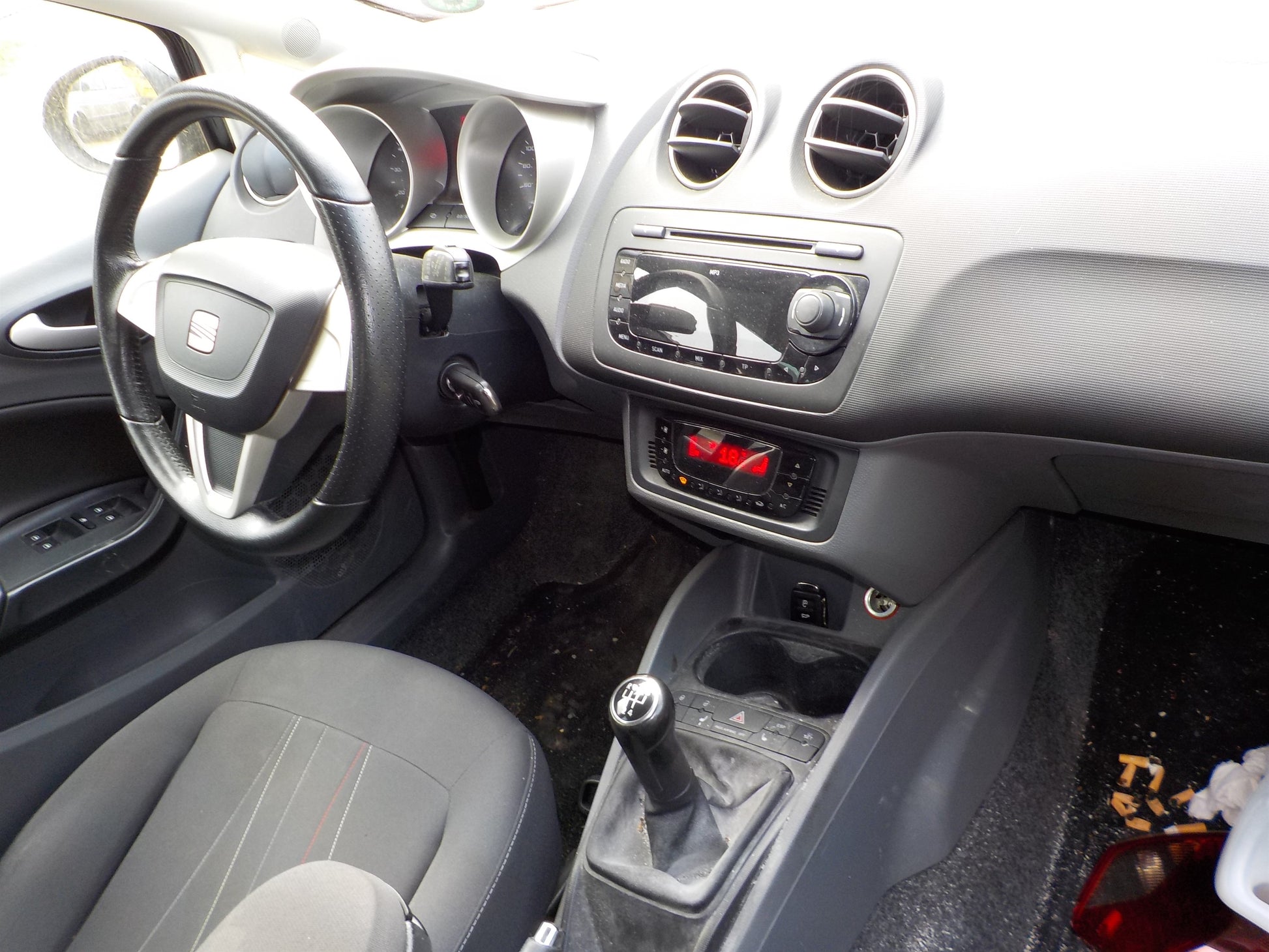 Seat Ibiza 6J Pluk-Selv-Bil Med OEM Nr. Ophugger Fra Seat Ophugger