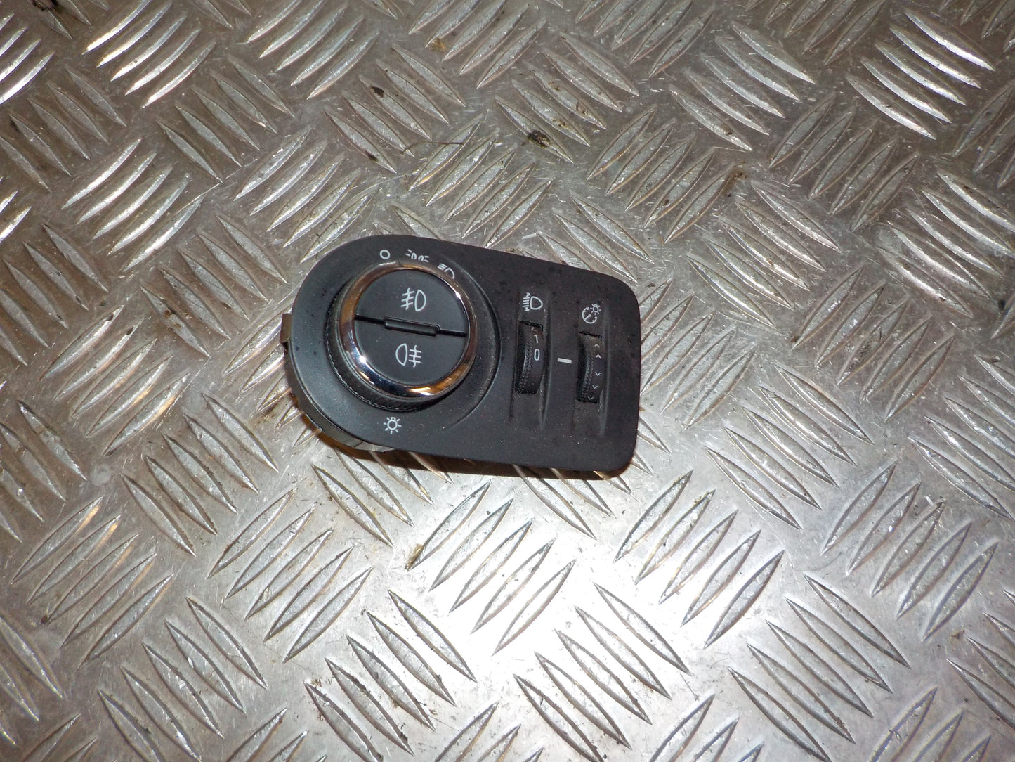 Opel Meriva B Kontakt Lys Med OEM Nr. 13294815 Fra Opel Ophugger