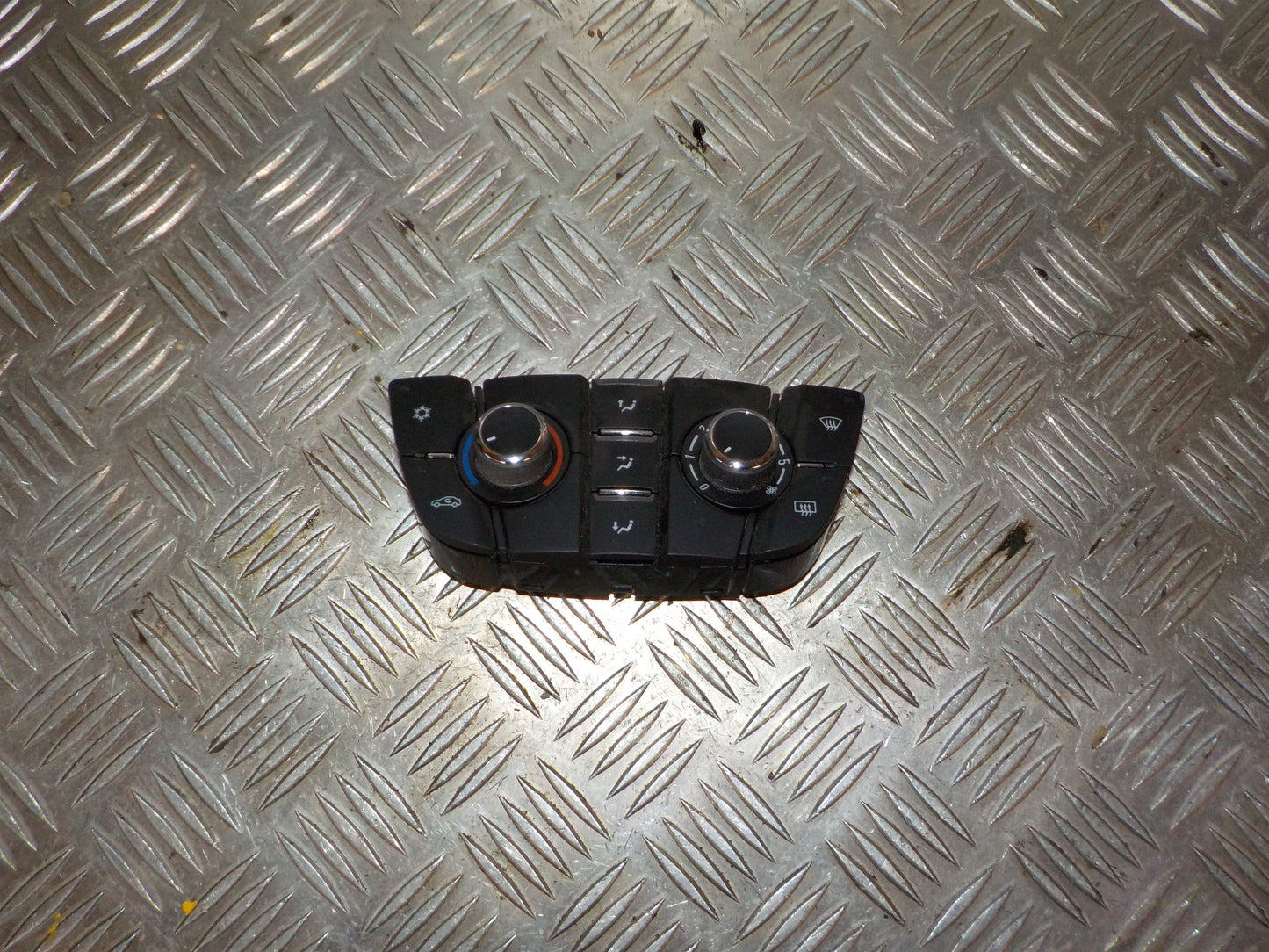 Opel Meriva B Varmeregulering Med OEM Nr. 13435154 Fra Opel Ophugger