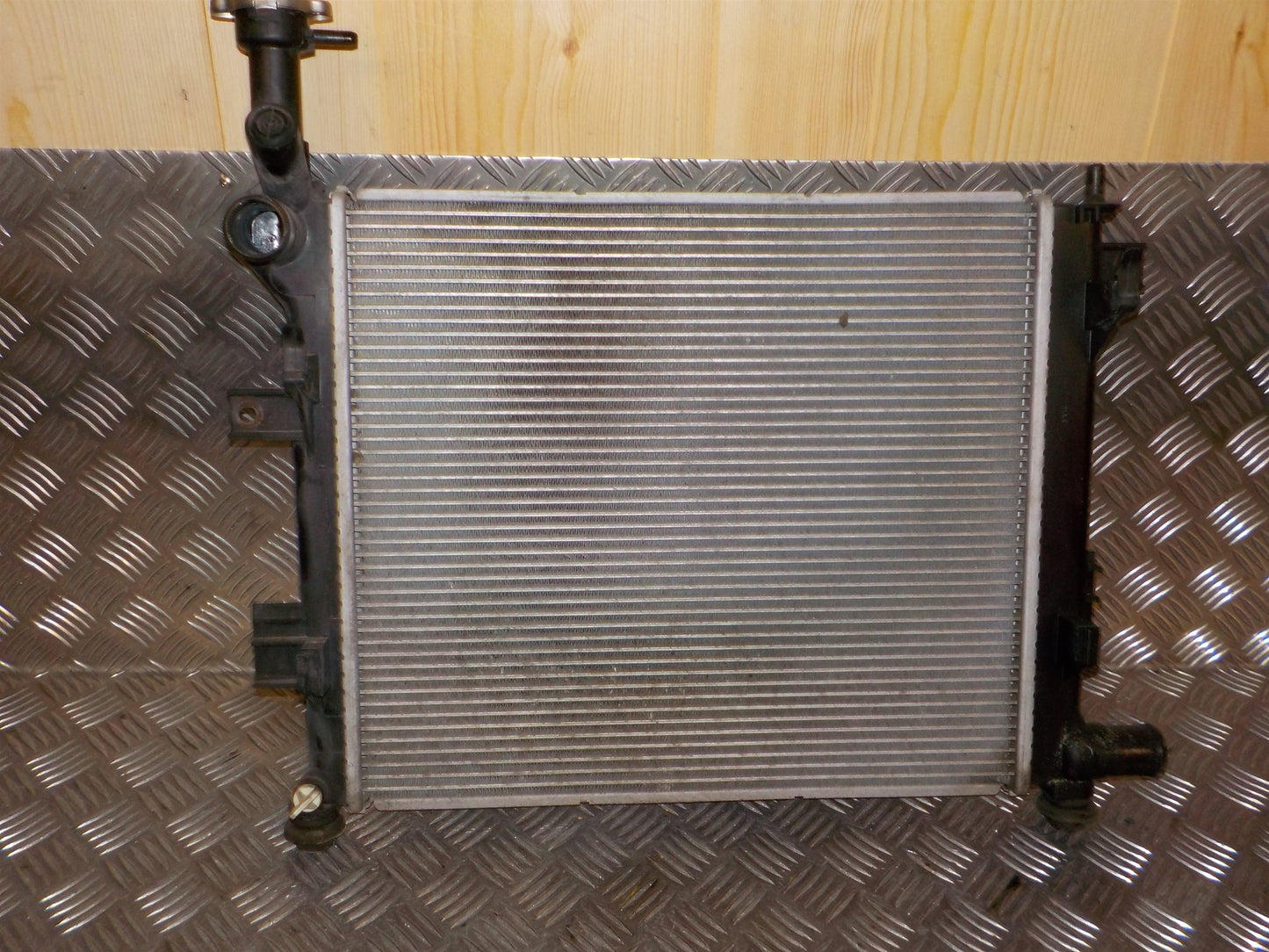 Kia Picanto Køler Med OEM Nr. 253101Y300 Fra Kia Ophugger