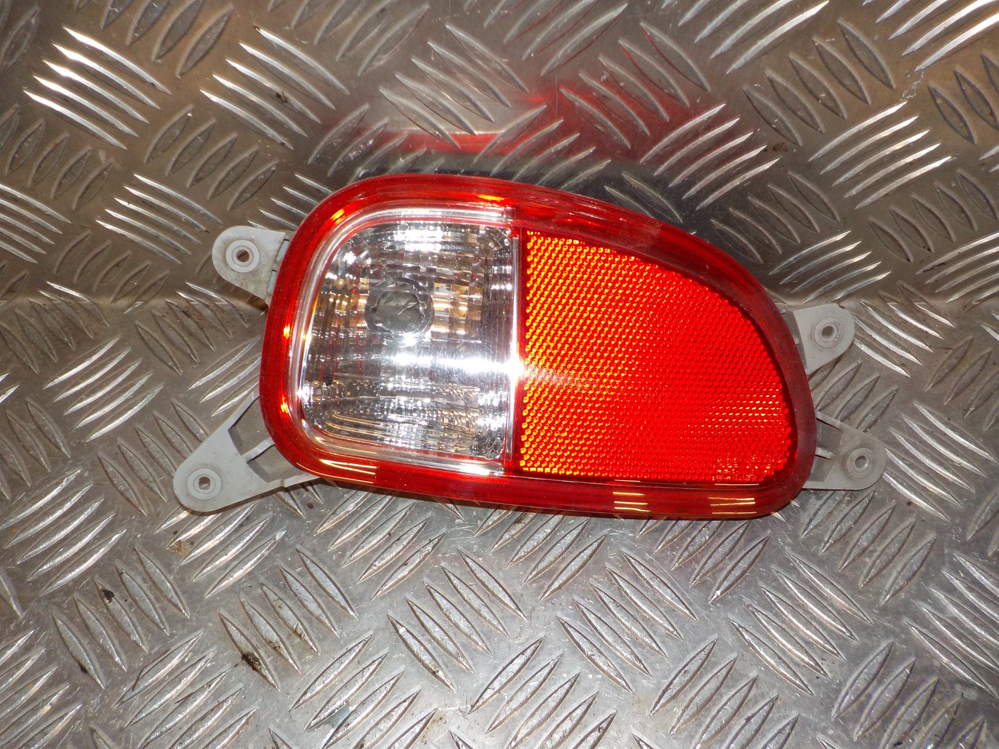 Kia Picanto Baklygte Med OEM Nr. Ophugger Fra Kia Ophugger
