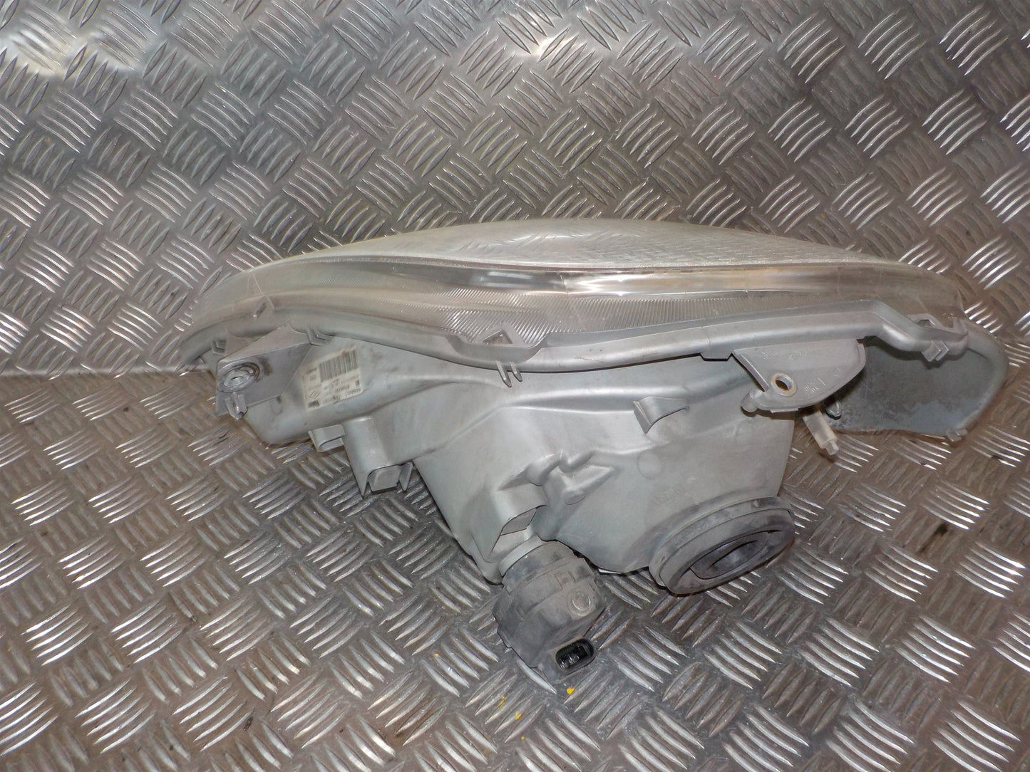 Opel Vivaro 1 Forlygte Med OEM Nr. 91165721 Fra Opel Ophugger