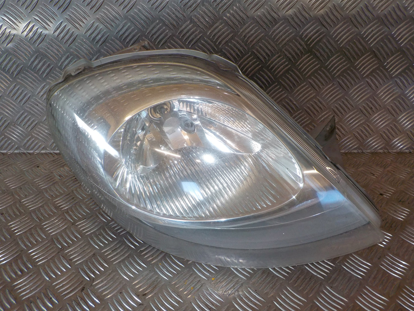Opel Vivaro 1 Forlygte Med OEM Nr. 91165721 Fra Opel Ophugger