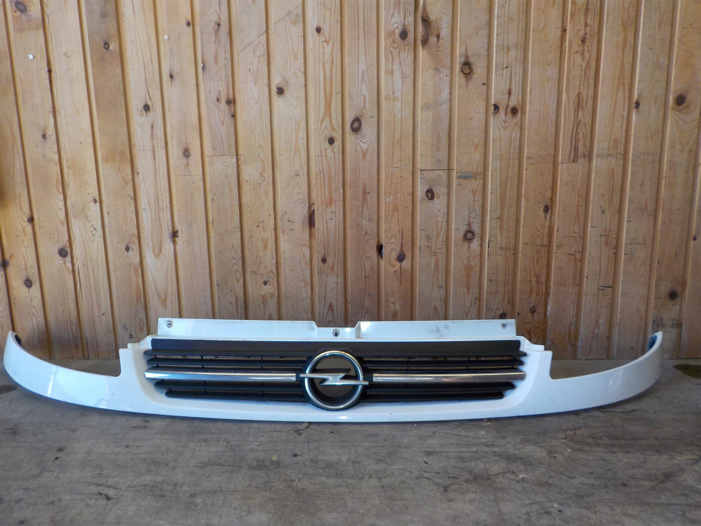 Opel Vivaro 1 Frontgitter Med OEM Nr. Ophugger Fra Opel Ophugger