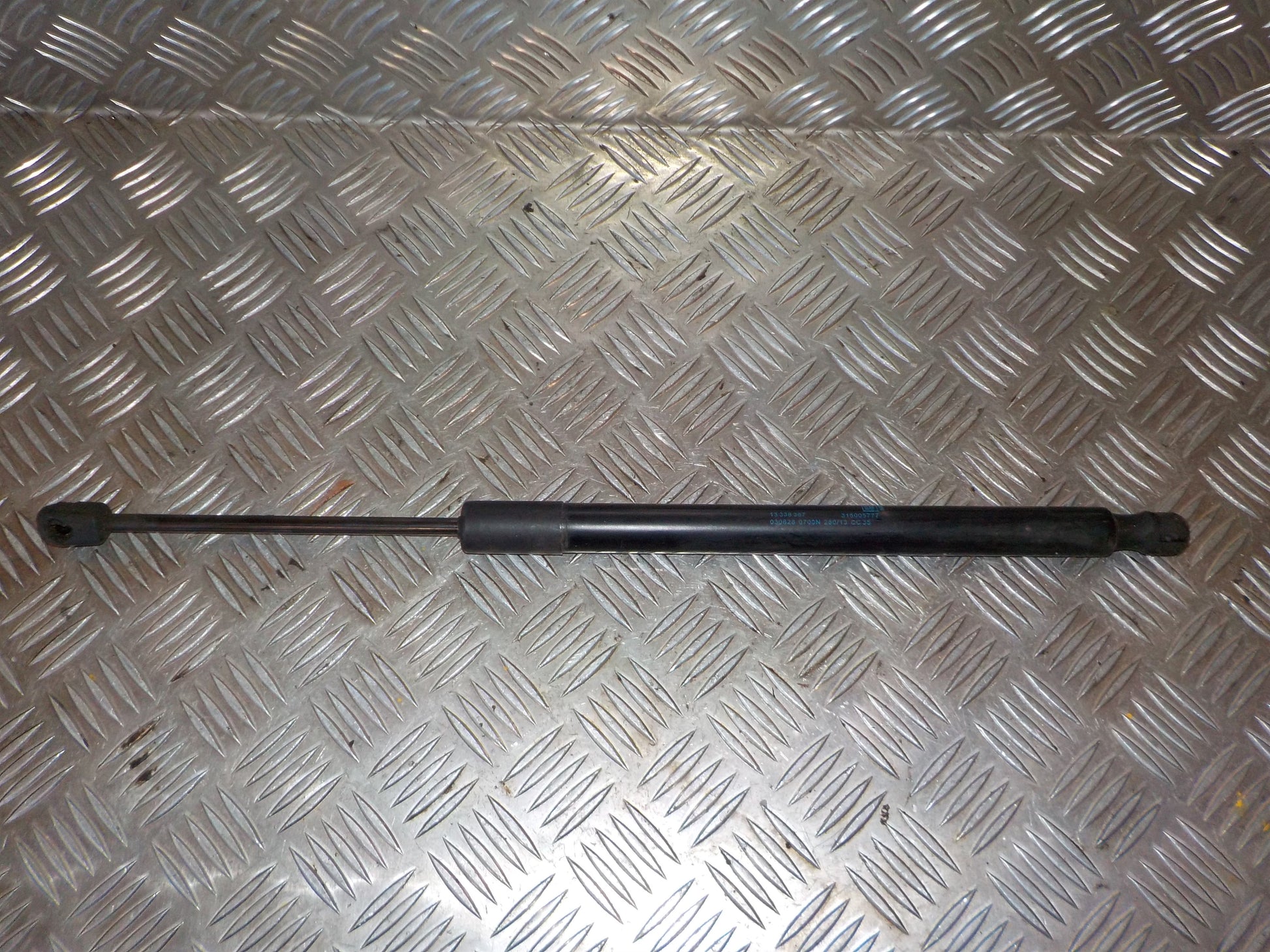 Opel Meriva B Bagklapsdæmper Med OEM Nr. 13338367 Fra Opel Ophugger