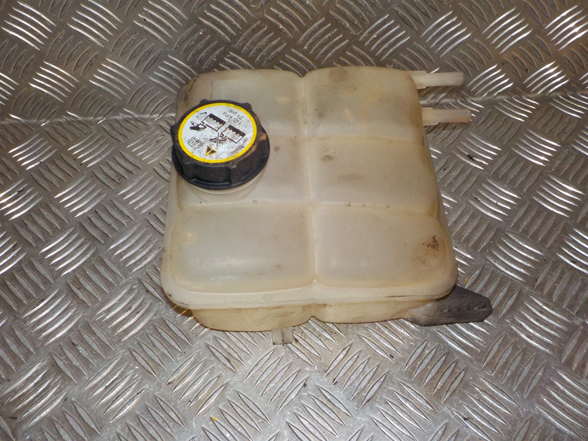 Ford Focus Ekspansionsbehold Med OEM Nr. 1438913 Fra Ford Ophugger