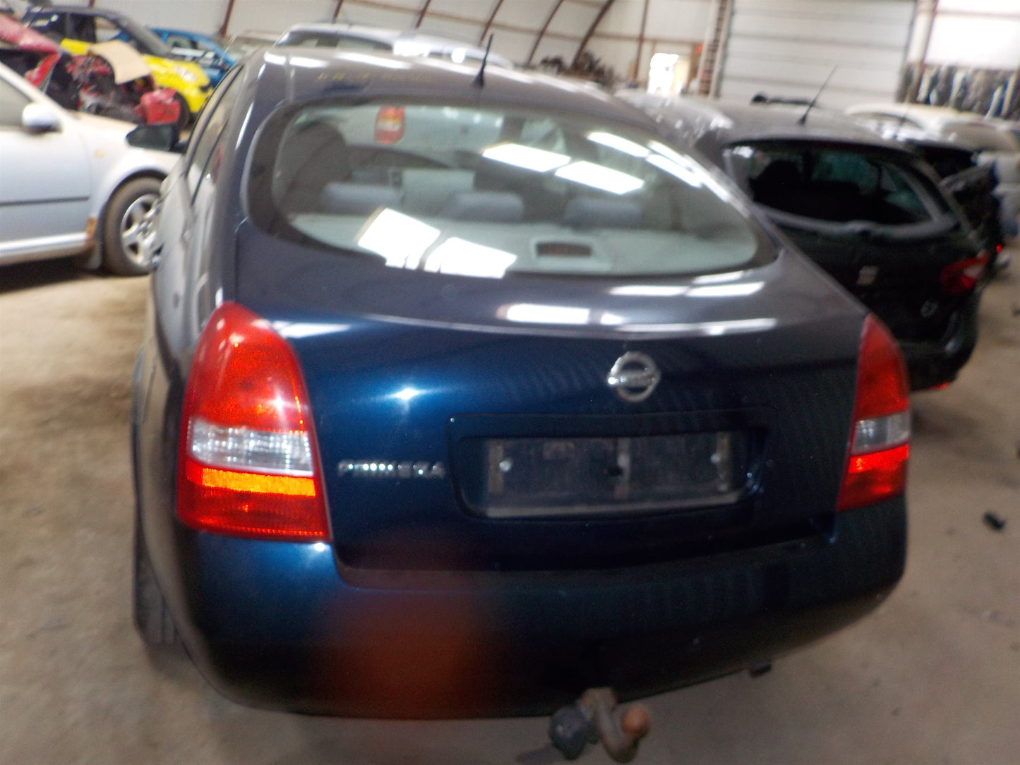 Nissan Primera P12 Pluk-Selv-Bil Med OEM Nr. Ophugger Fra Nissan Ophugger