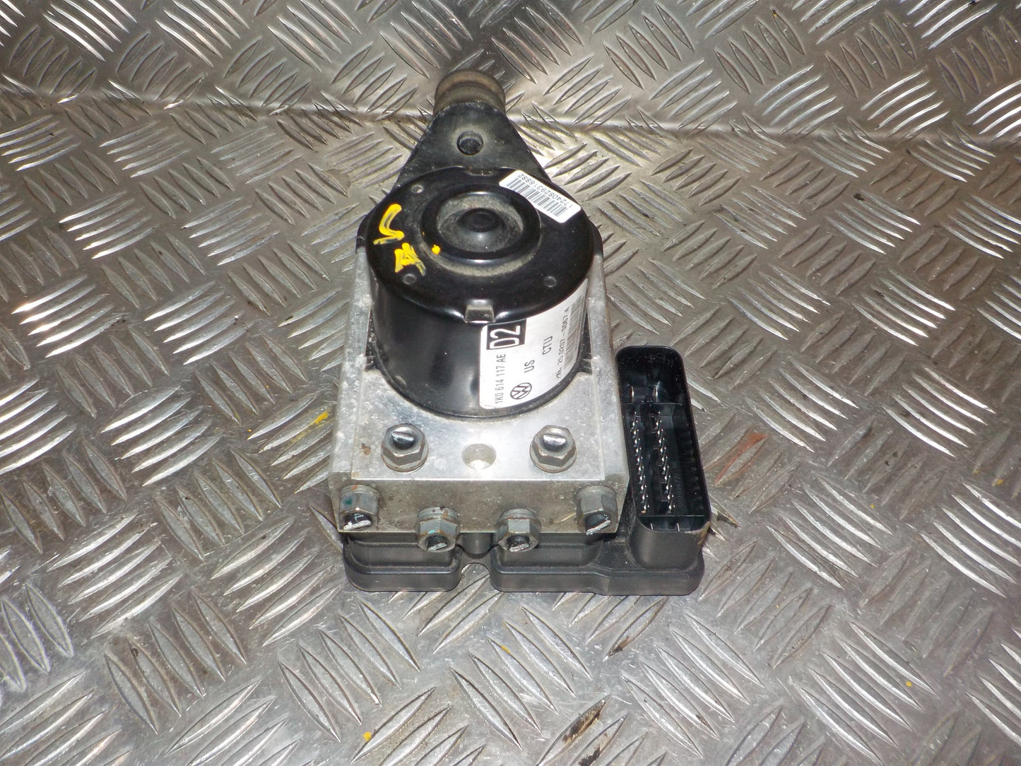 VW Golf 5 1K Abs Pumpe Med OEM Nr. 1K0614117AE Fra VW Ophugger