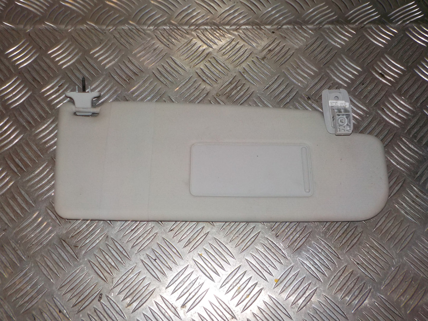 VW Golf 5 1K Solskærm Med OEM Nr. 1K0857552H Fra VW Ophugger