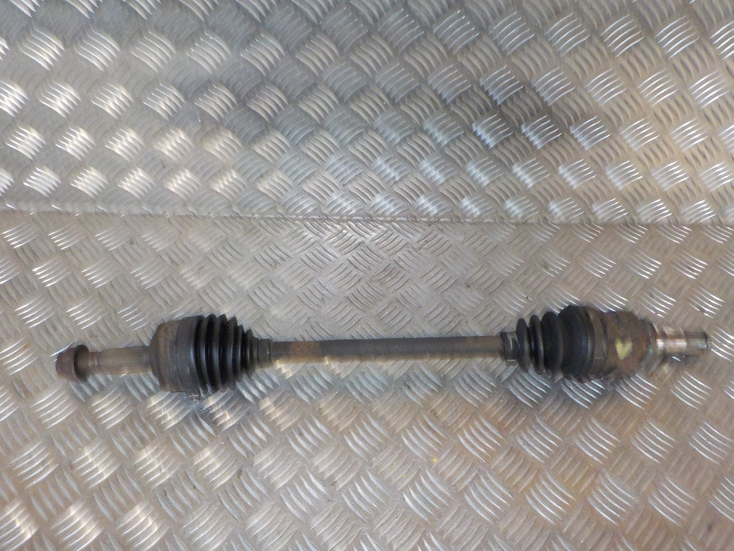 Toyota Aygo Trækaksel For V Med OEM Nr. Ophugger Fra Toyota Ophugger