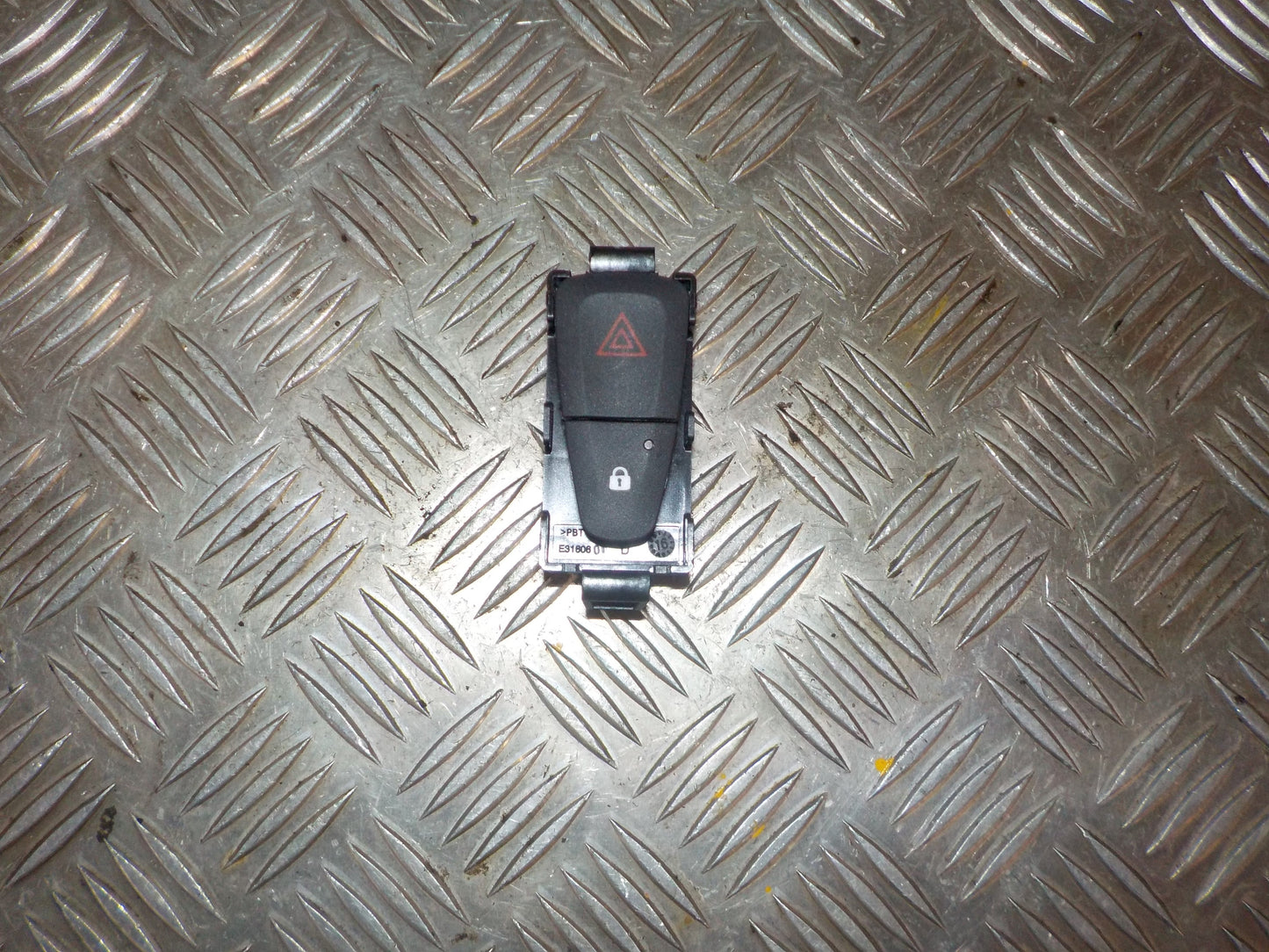 Dacia Dokker Kontakt Katastrofe Med OEM Nr. 252905668R Fra Dacia Ophugger