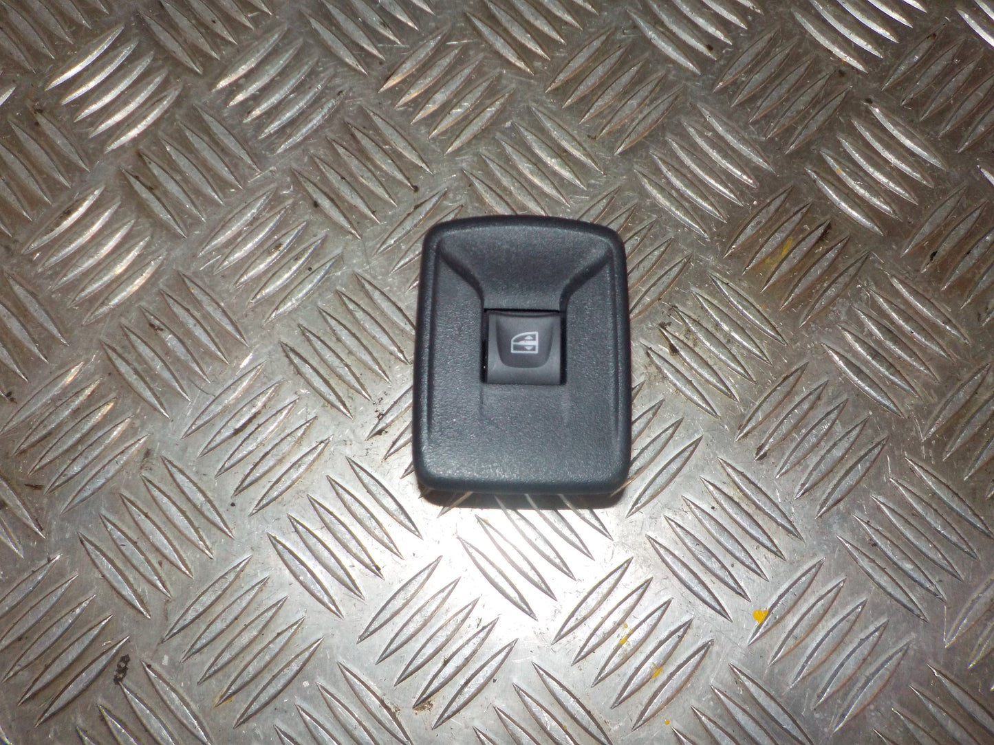 Dacia Dokker Kontakt Rudehejs Med OEM Nr. 254217475R Fra Dacia Ophugger