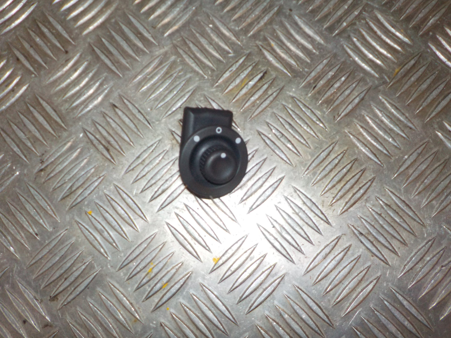 Dacia Dokker Kontakt Sidespejl Med OEM Nr. 255704649R Fra Dacia Ophugger