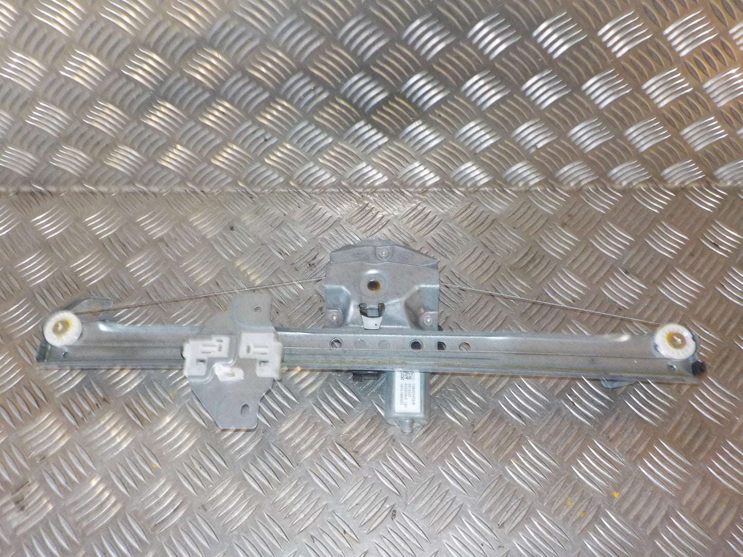 Dacia Dokker Rudemotor - Rudehejs Med OEM Nr. 19031060003 Fra Dacia Ophugger