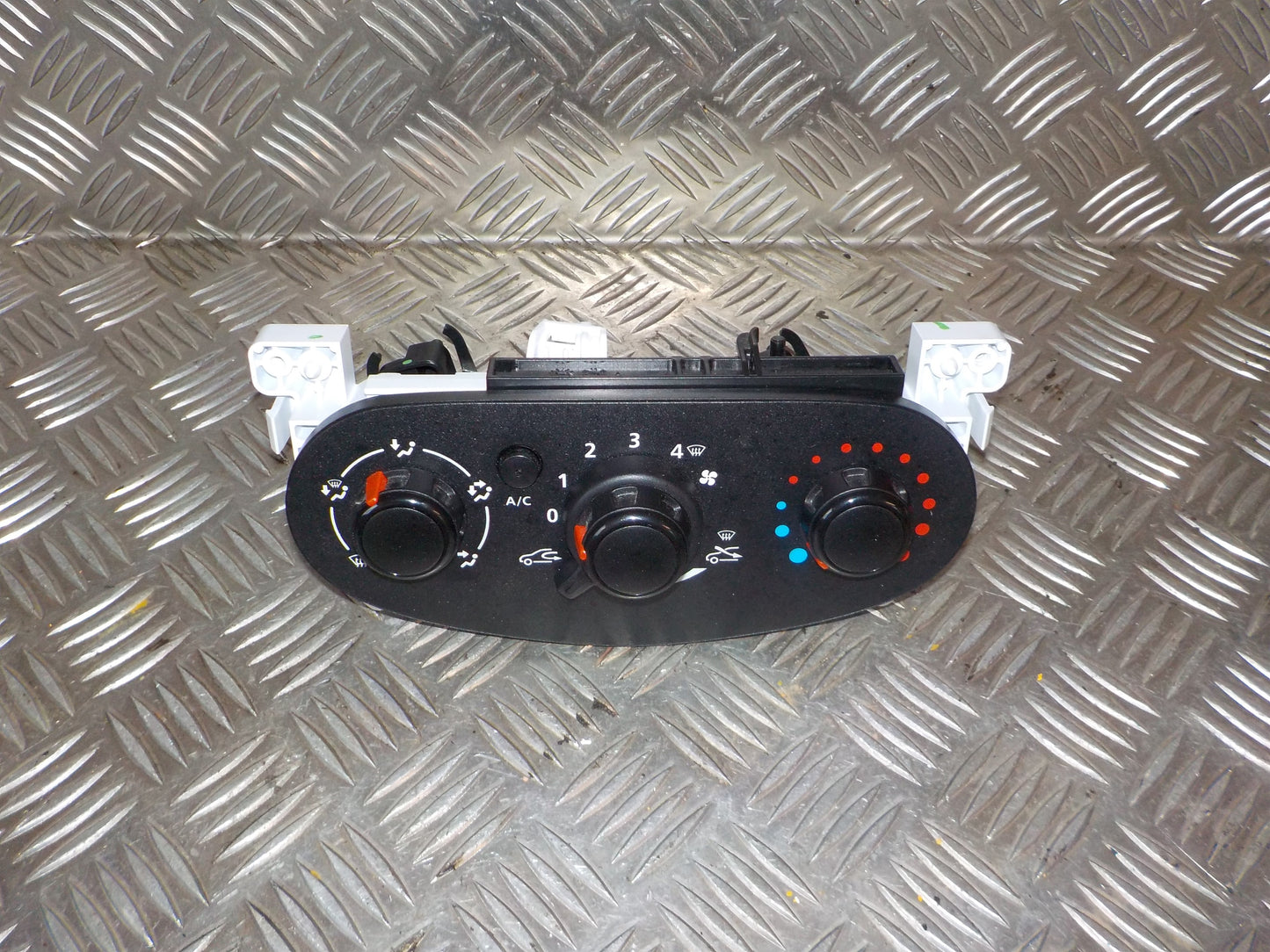 Dacia Dokker Varmeregulering Med OEM Nr. 5P3743000 Fra Dacia Ophugger