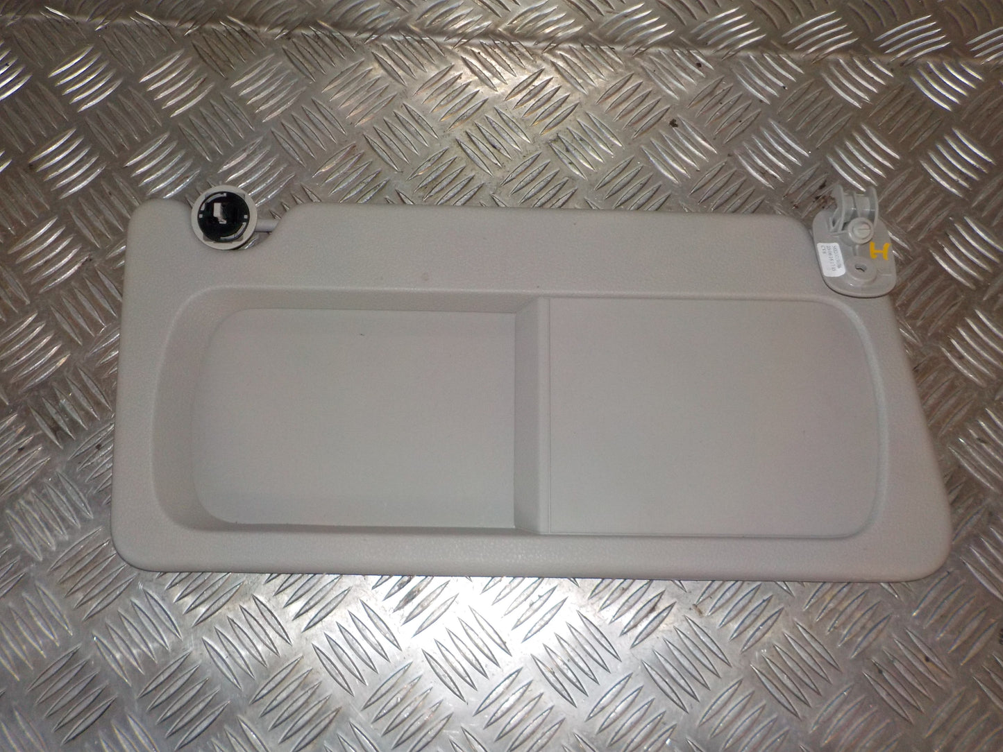 Dacia Dokker Solskærm Med OEM Nr. 568200191084 Fra Dacia Ophugger