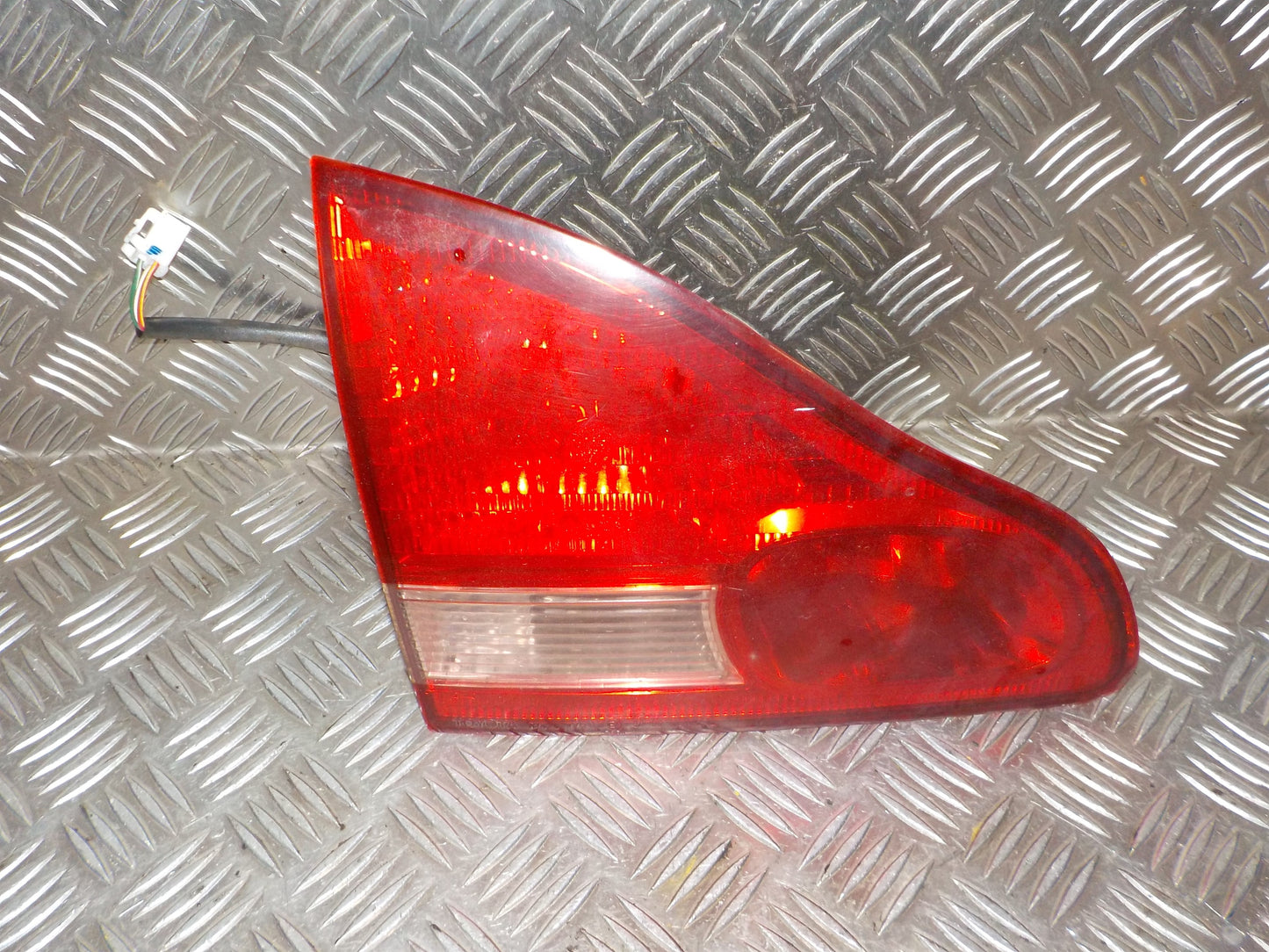 Toyota Avensis Verso Baglygte Med OEM Nr. 8159144070 Fra Toyota Ophugger