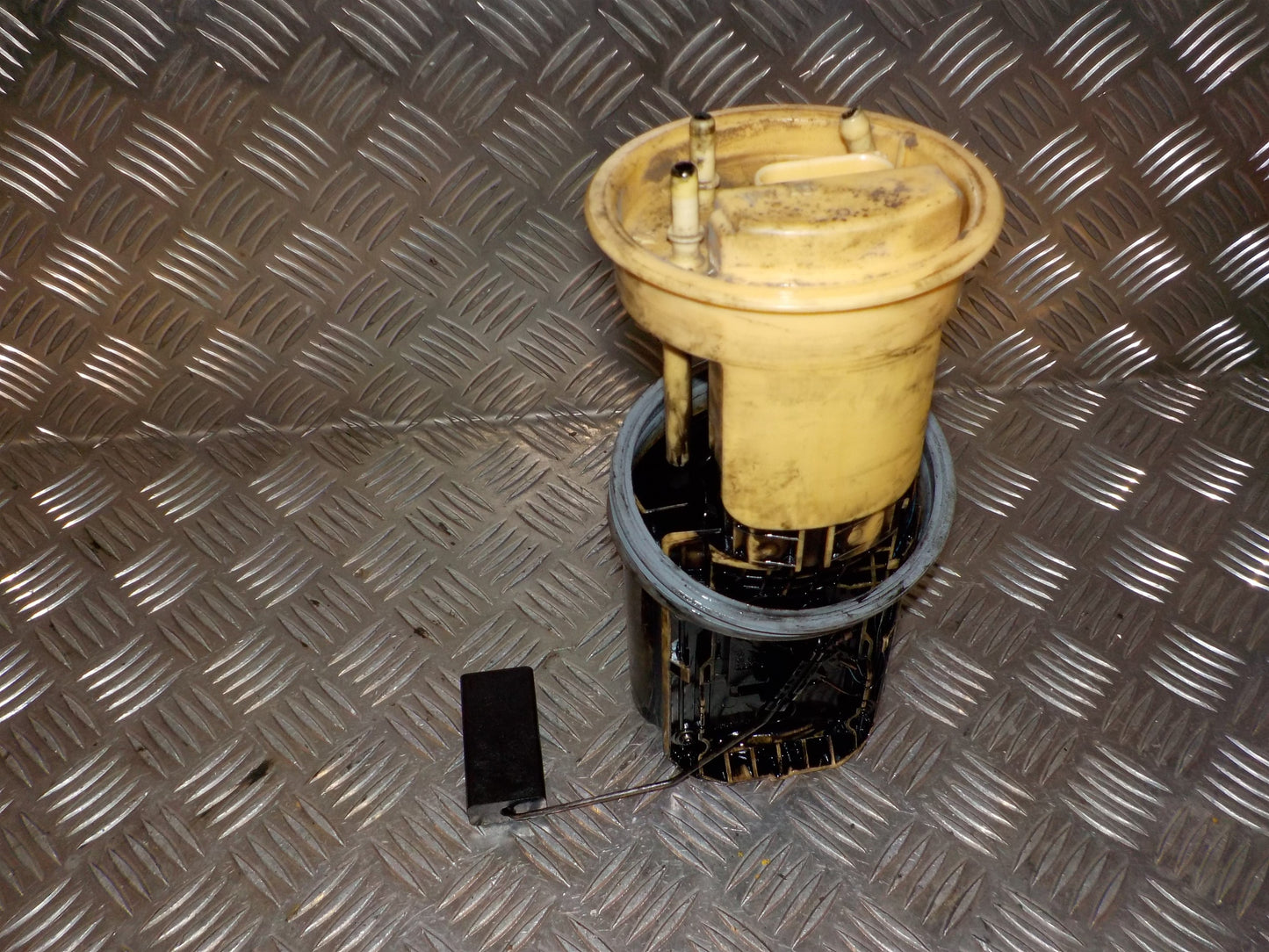 VW Touran 1T GP Benz/Brændstofpumpe El Med OEM Nr. 1T0919050A Fra VW Ophugger