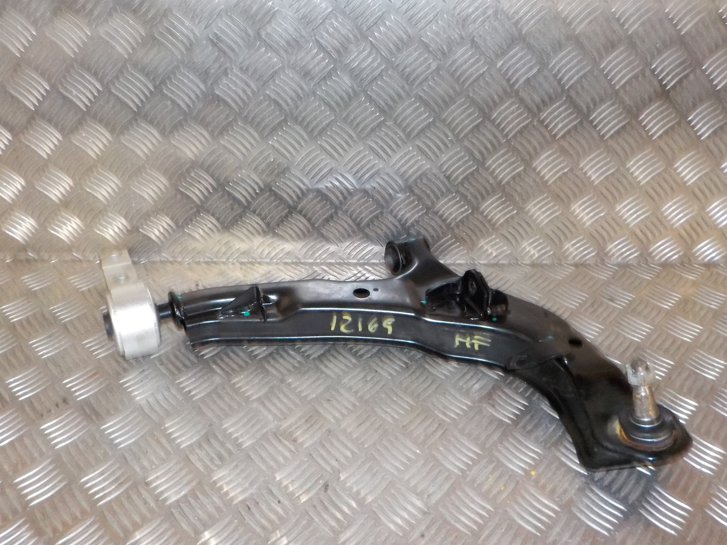 Nissan Primera P12 Bærearm F.N. H Med OEM Nr. Ophugger Fra Nissan Ophugger