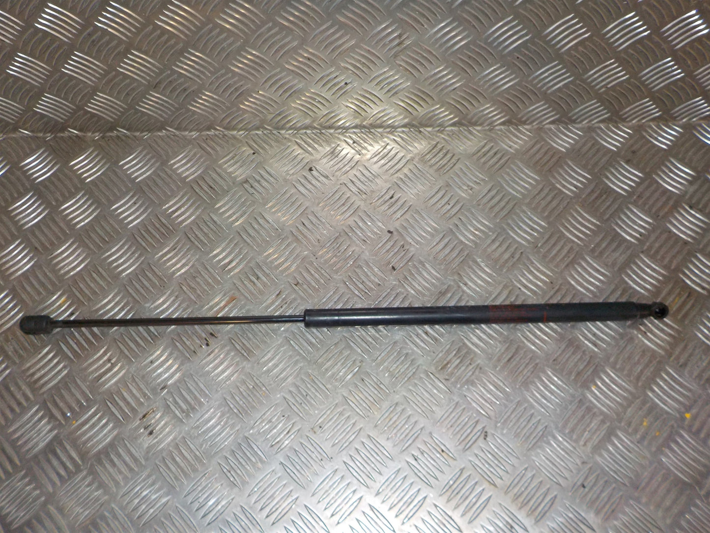 Mitsubishi Lancer Bagklapsdæmper Med OEM Nr. 5802A131 Fra Mitsubishi Ophugger