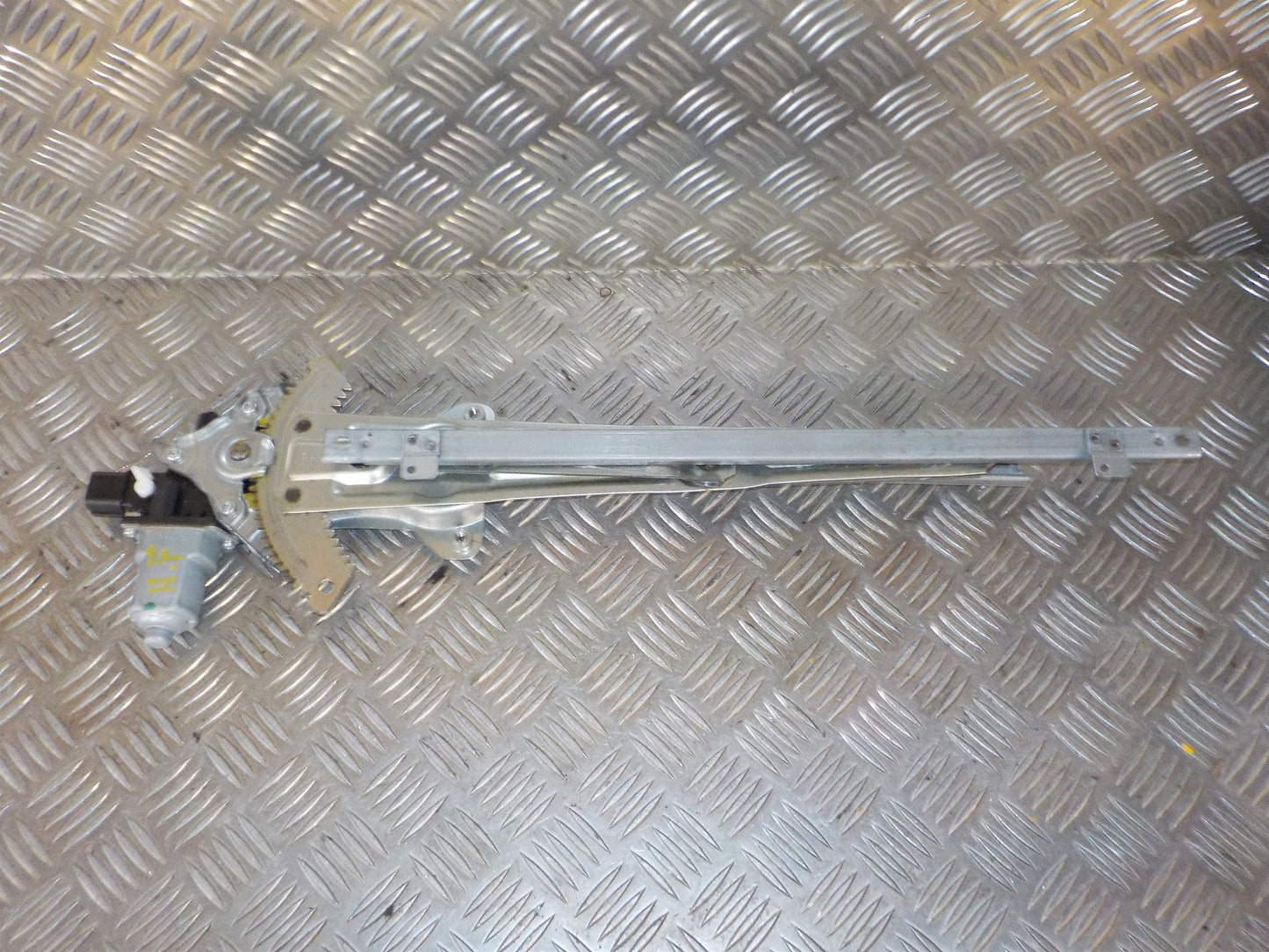 Mitsubishi Lancer Rudemotor - Rudehejs Med OEM Nr. 5713A360 Fra Mitsubishi Ophugger