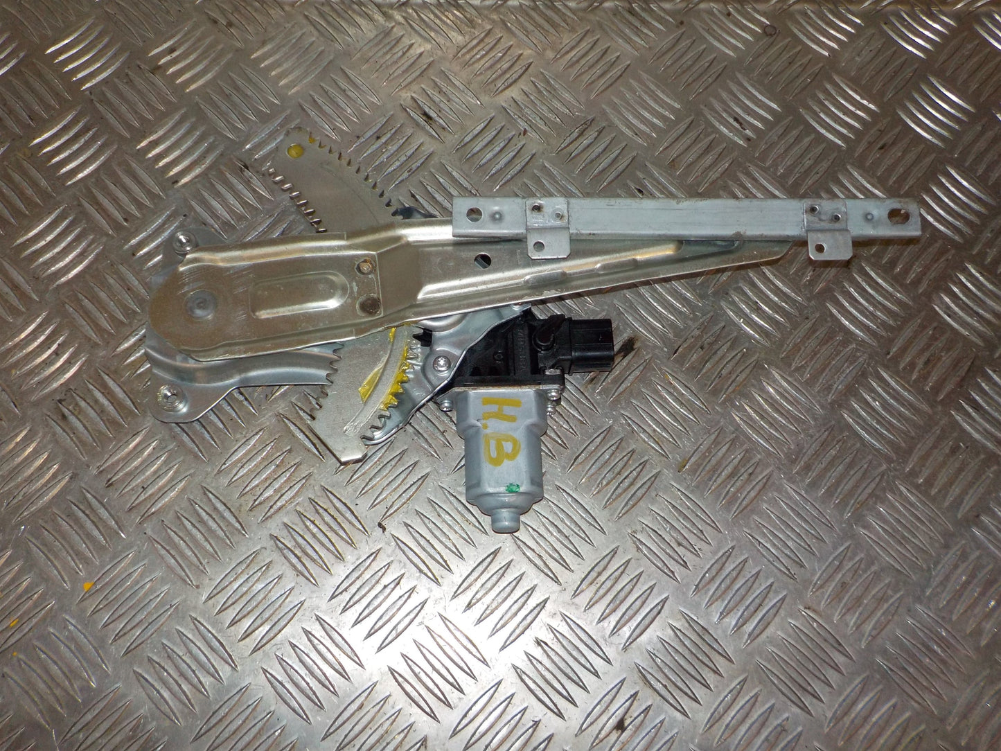 Mitsubishi Lancer Rudemotor - Rudehejs Med OEM Nr. 5743A254 Fra Mitsubishi Ophugger