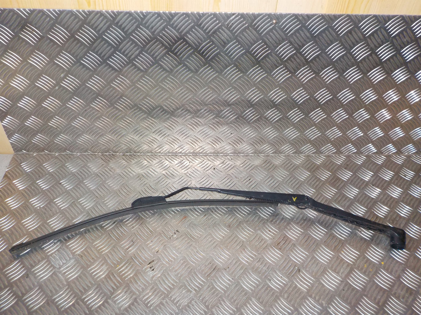 Mitsubishi Lancer Viskerarm Med OEM Nr. 8250A307 Fra Mitsubishi Ophugger