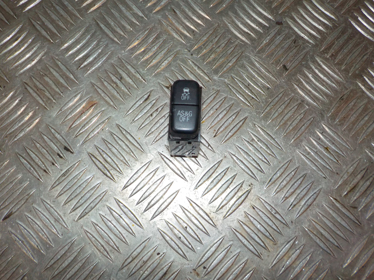 Mitsubishi Lancer Esp Div. Dele Med OEM Nr. Ophugger Fra Mitsubishi Ophugger