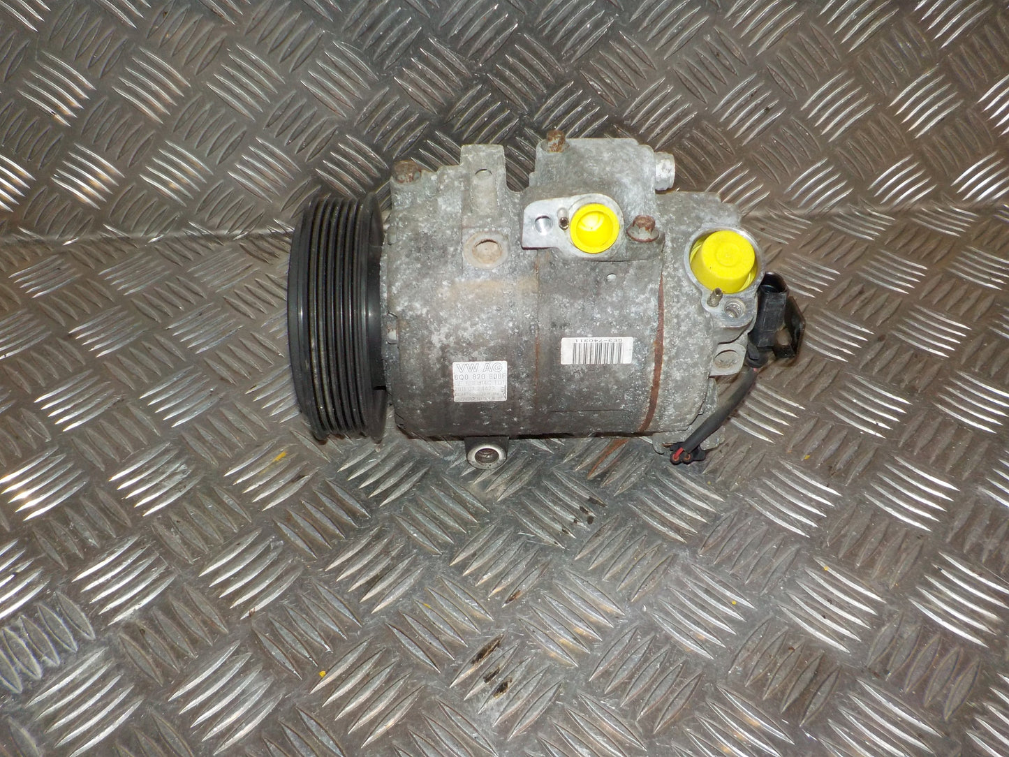 Seat Ibiza 6J Aircondition Pumpe Med OEM Nr. 6Q0820808F Fra Seat Ophugger