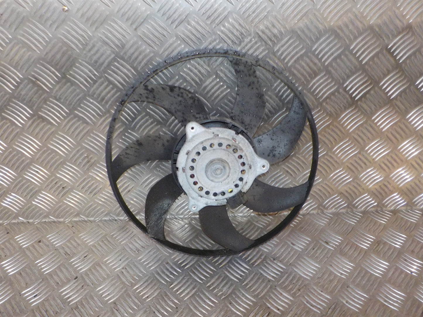 Smart Fortwo W451 Kølerblæser El Med OEM Nr. 0002009323 Fra Smart Ophugger