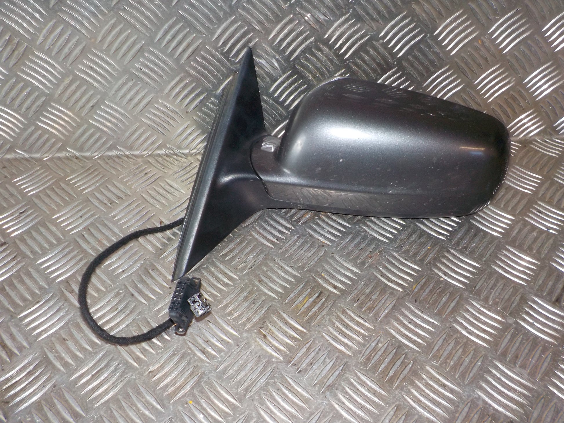Skoda Superb Sidespejl Med OEM Nr. 3U1857507M Fra Skoda Ophugger