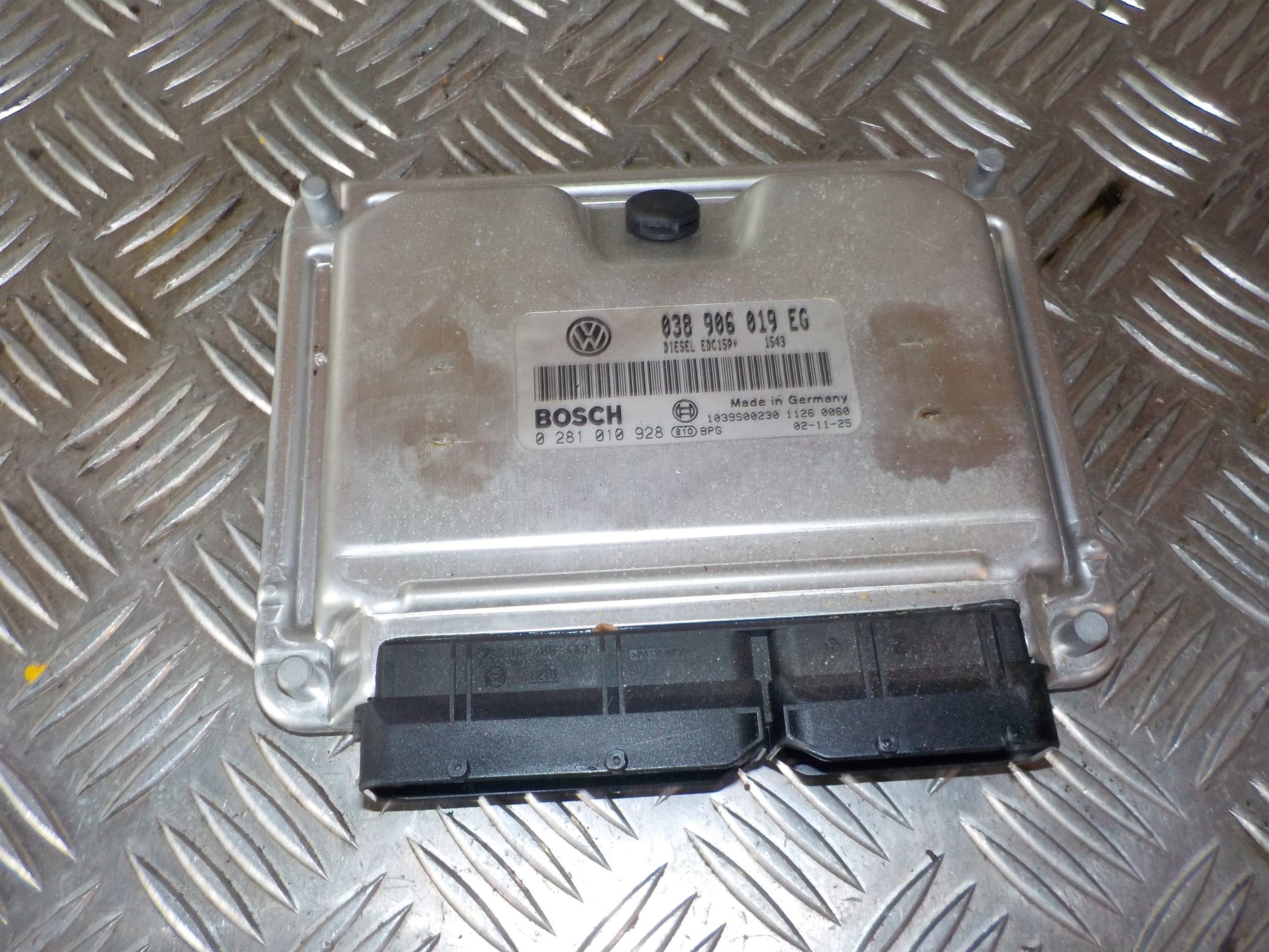 Skoda Superb Motorstyring - Motorstyreboks - Injection Elboks Med OEM Nr. 038906019EG Fra Skoda Ophugger