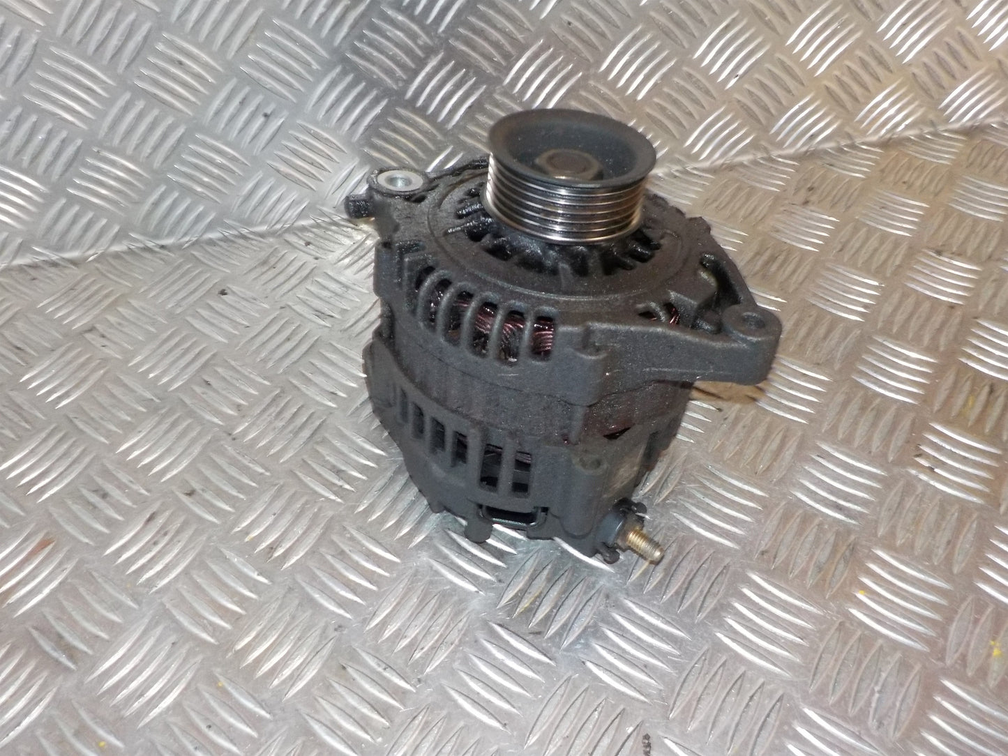 Nissan Primera P12 Generator Med OEM Nr. 23100BU015 Fra Nissan Ophugger