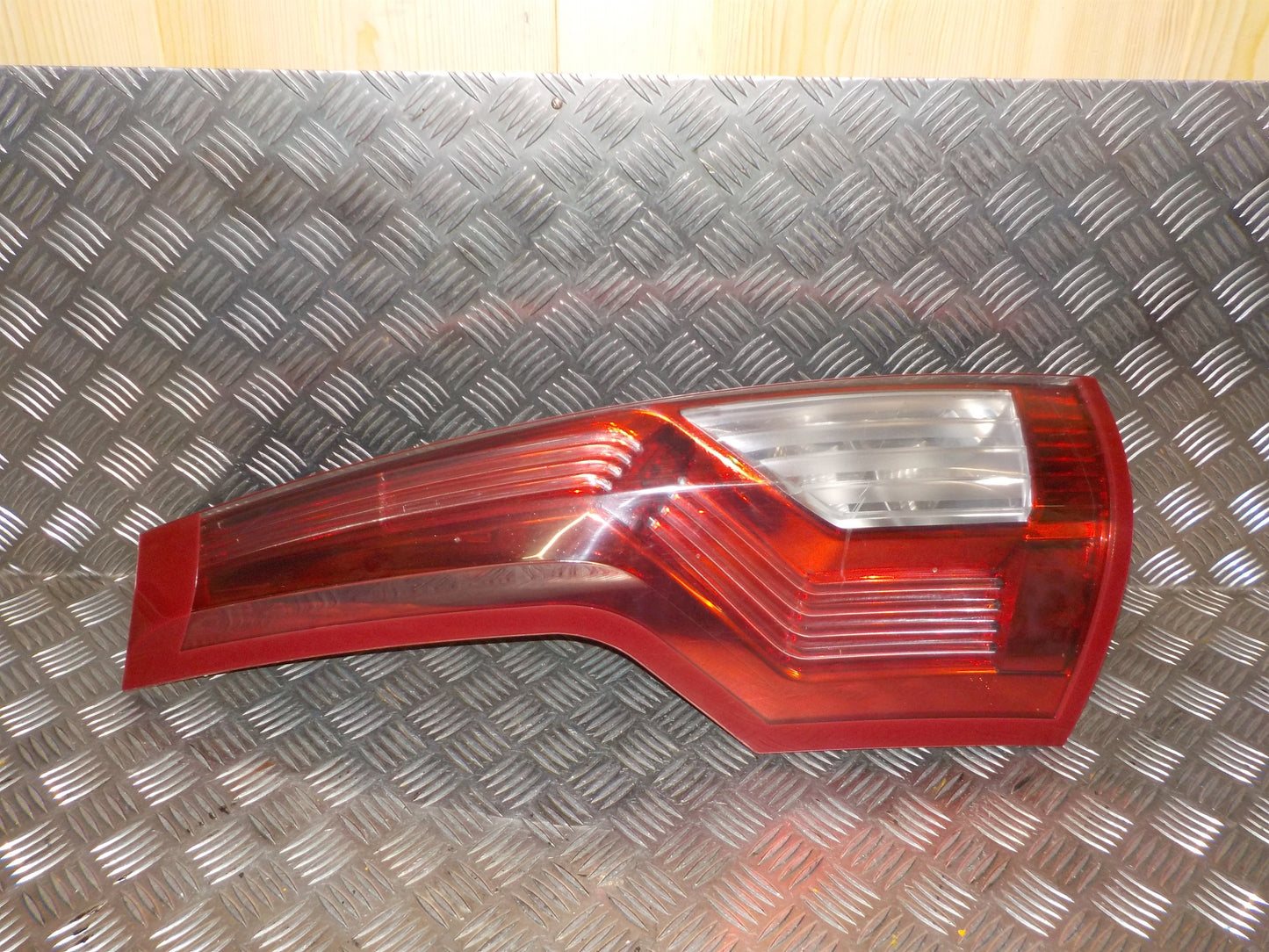 Citroen C4 Grand Picasso Baglygte Med OEM Nr. 6350AV Fra Citroen Ophugger