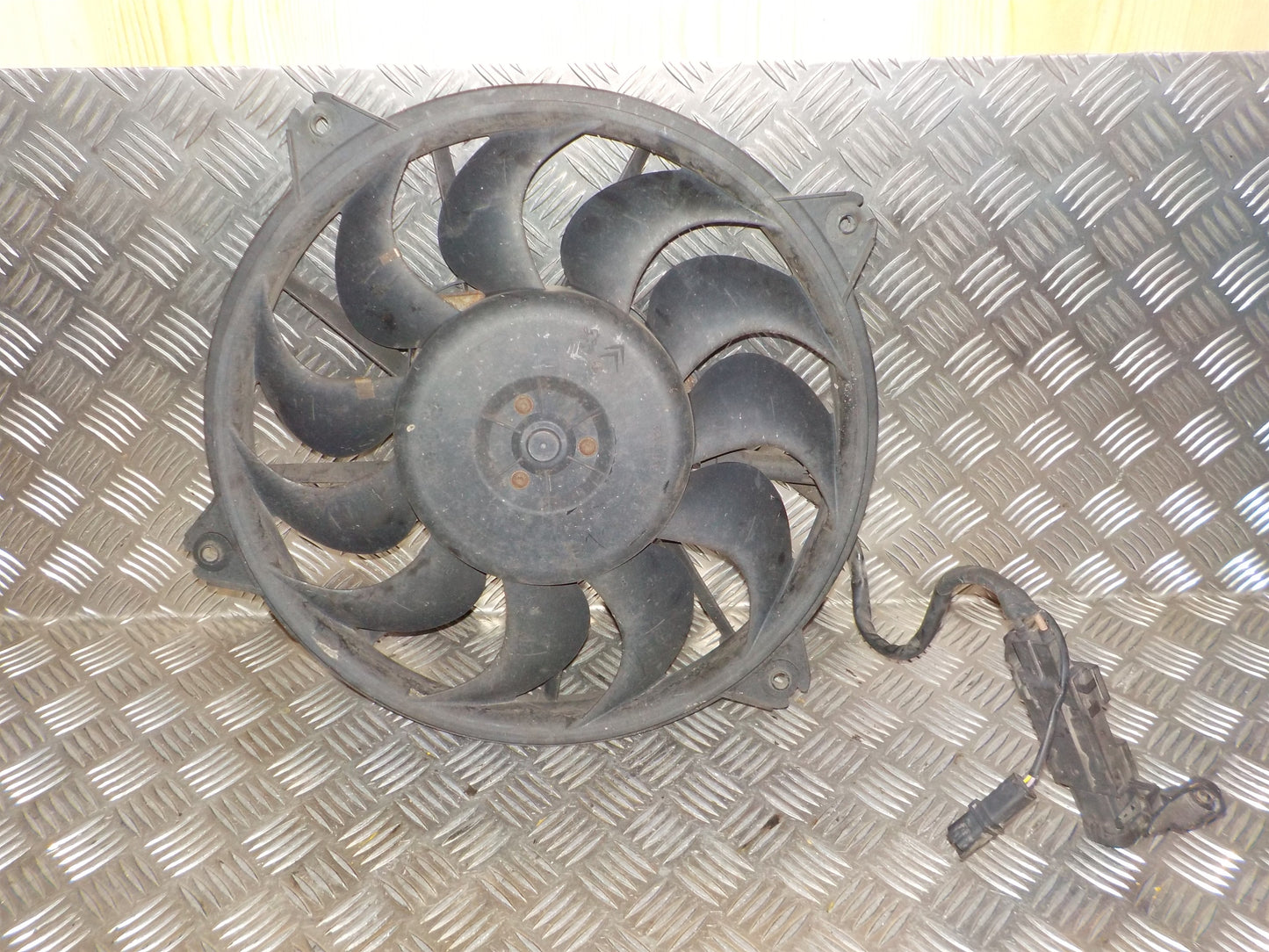 Citroen C4 Grand Picasso Kølerblæser El Med OEM Nr. 1253L4 Fra Citroen Ophugger