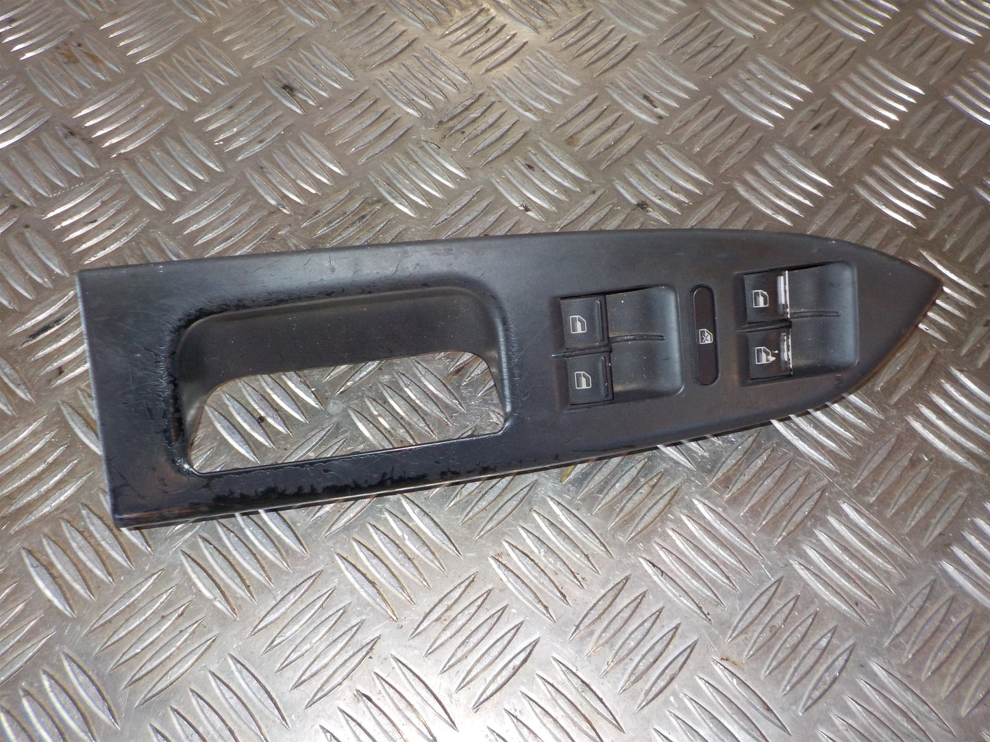 VW Touran 1T GP Kontakt Rudehejs Med OEM Nr. Ophugger Fra VW Ophugger
