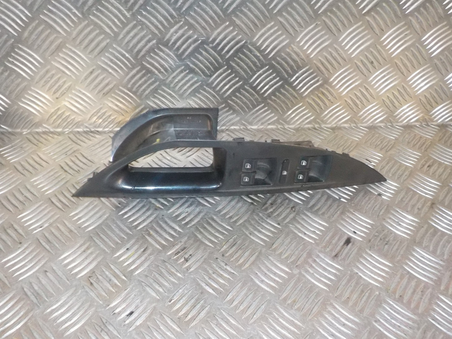 Seat Altea Kontakt Rudehejs Med OEM Nr. 1K4959857 Fra Seat Ophugger