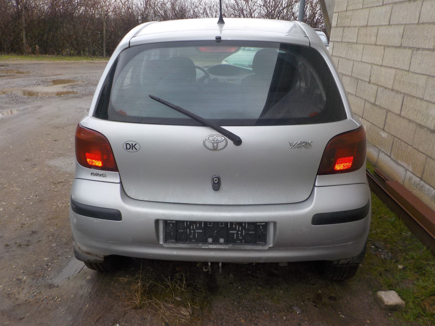 Toyota Yaris Jap. Pluk-Selv-Bil Med OEM Nr. Ophugger Fra Toyota Ophugger