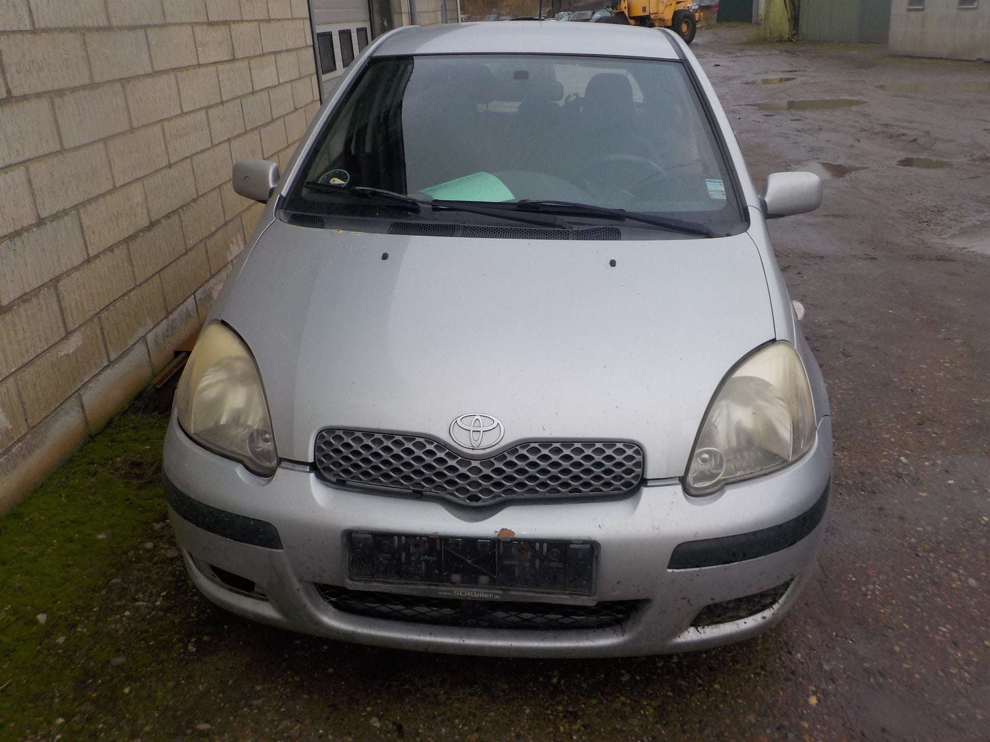 Toyota Yaris Jap. Pluk-Selv-Bil Med OEM Nr. Ophugger Fra Toyota Ophugger