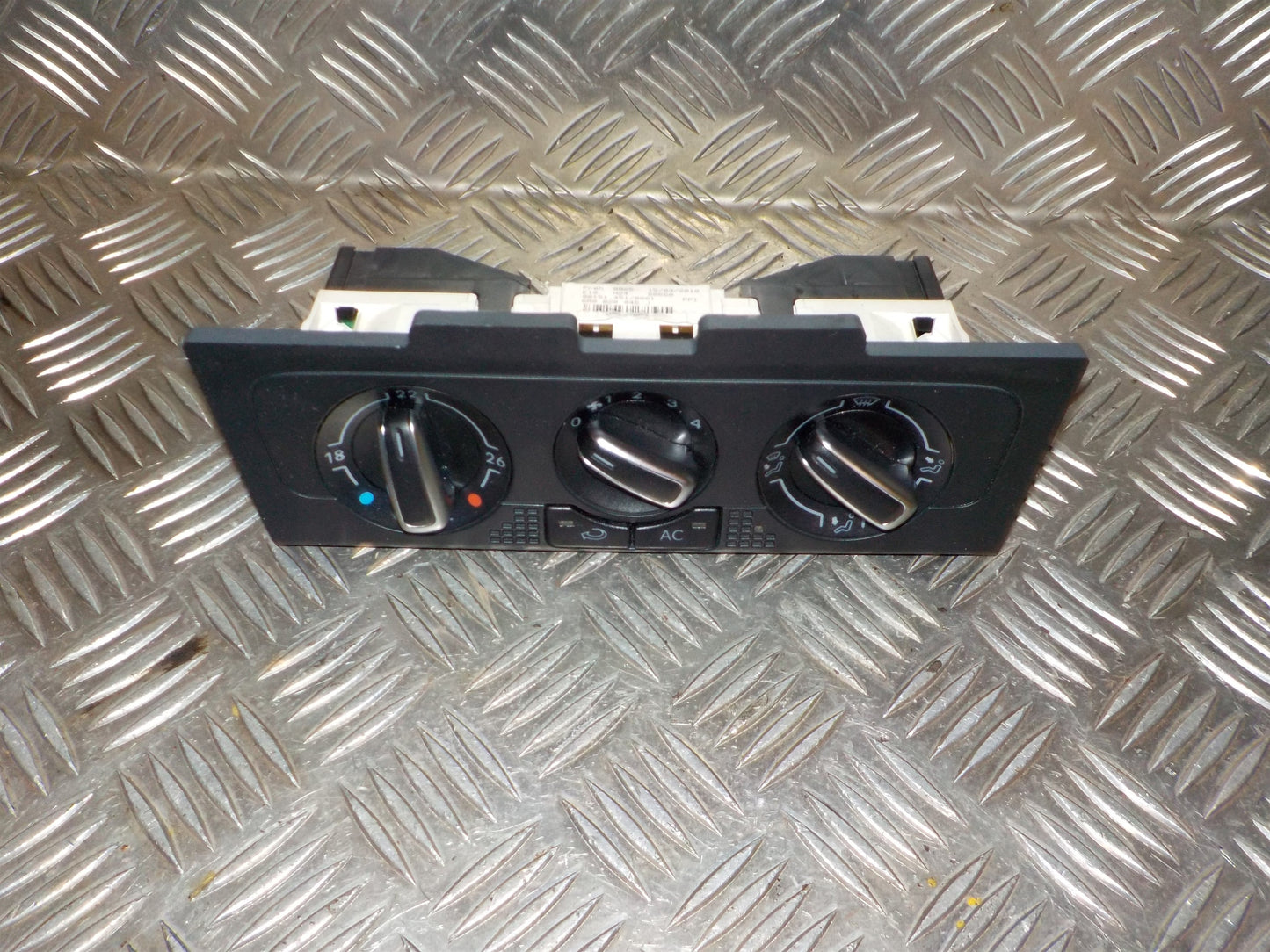 VW Polo 6R Varmeregulering Med OEM Nr. 6R0820045Q Fra VW Ophugger