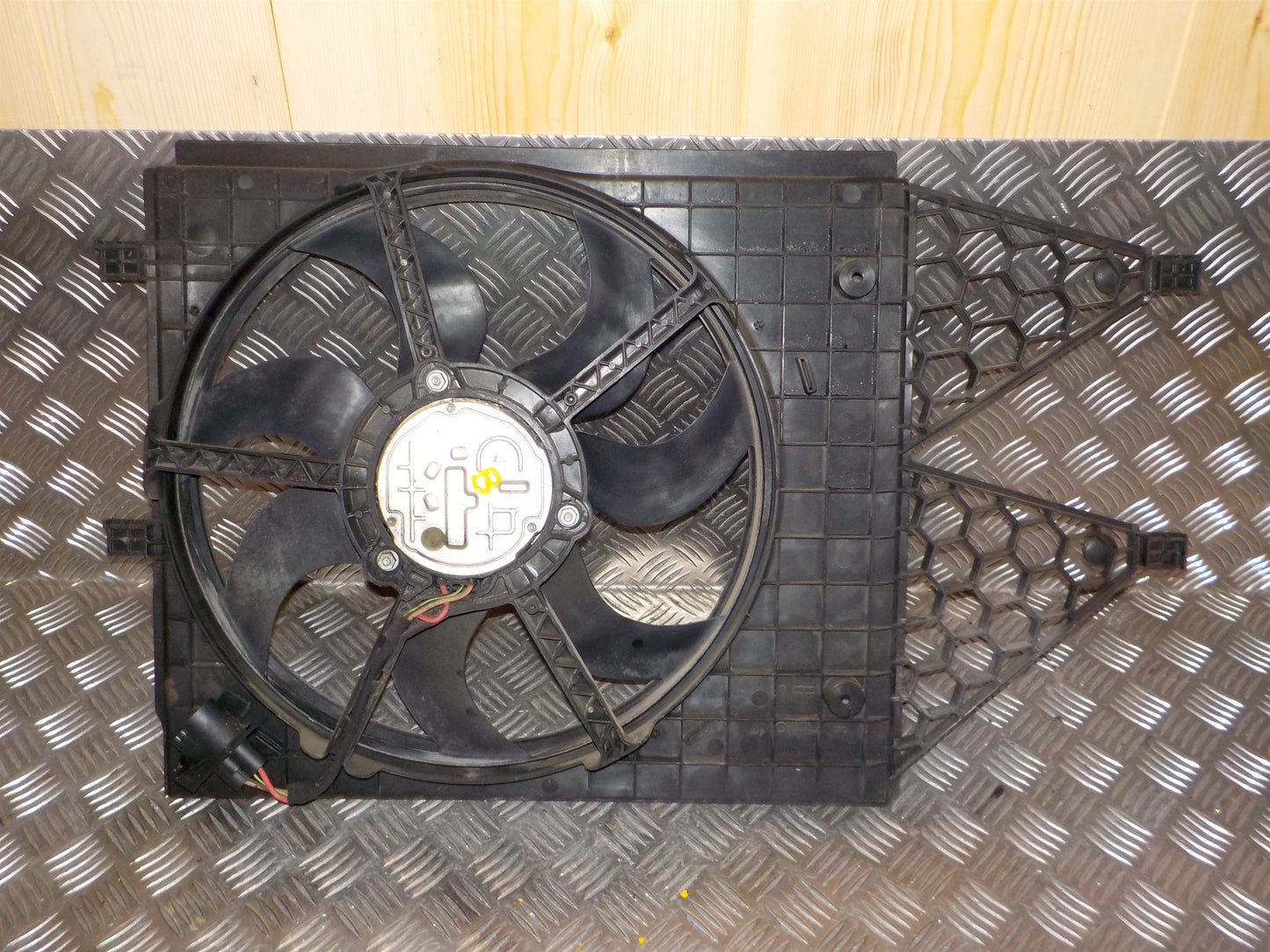 VW Polo 6R Kølerblæser El Med OEM Nr. 6Q0959455AD Fra VW Ophugger