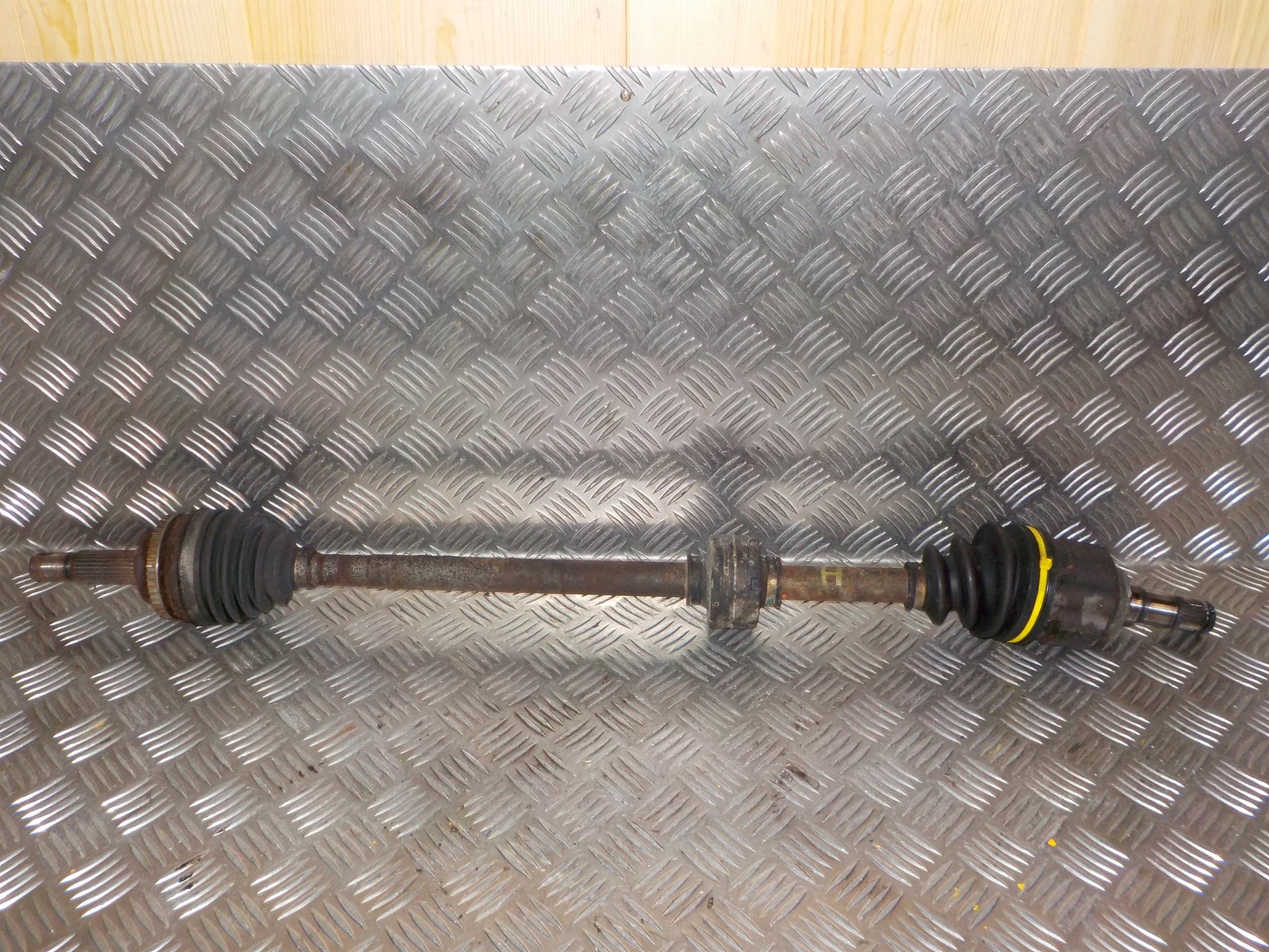 Toyota Yaris Jap. Trækaksel For H Med OEM Nr. 4341052070 Fra Toyota Ophugger